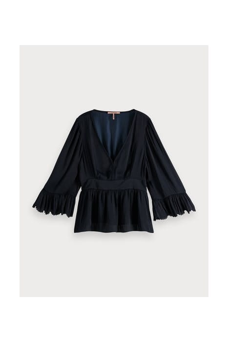 DRAPEY TOP WITH SCALLOPED EDGES NIGHT 1