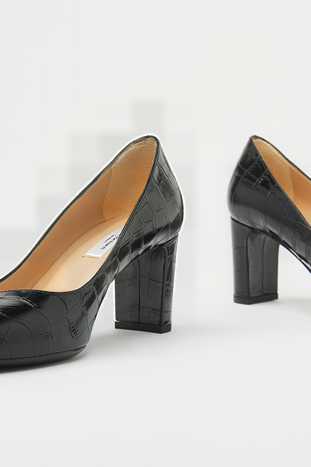 WINOLA BLACK 2