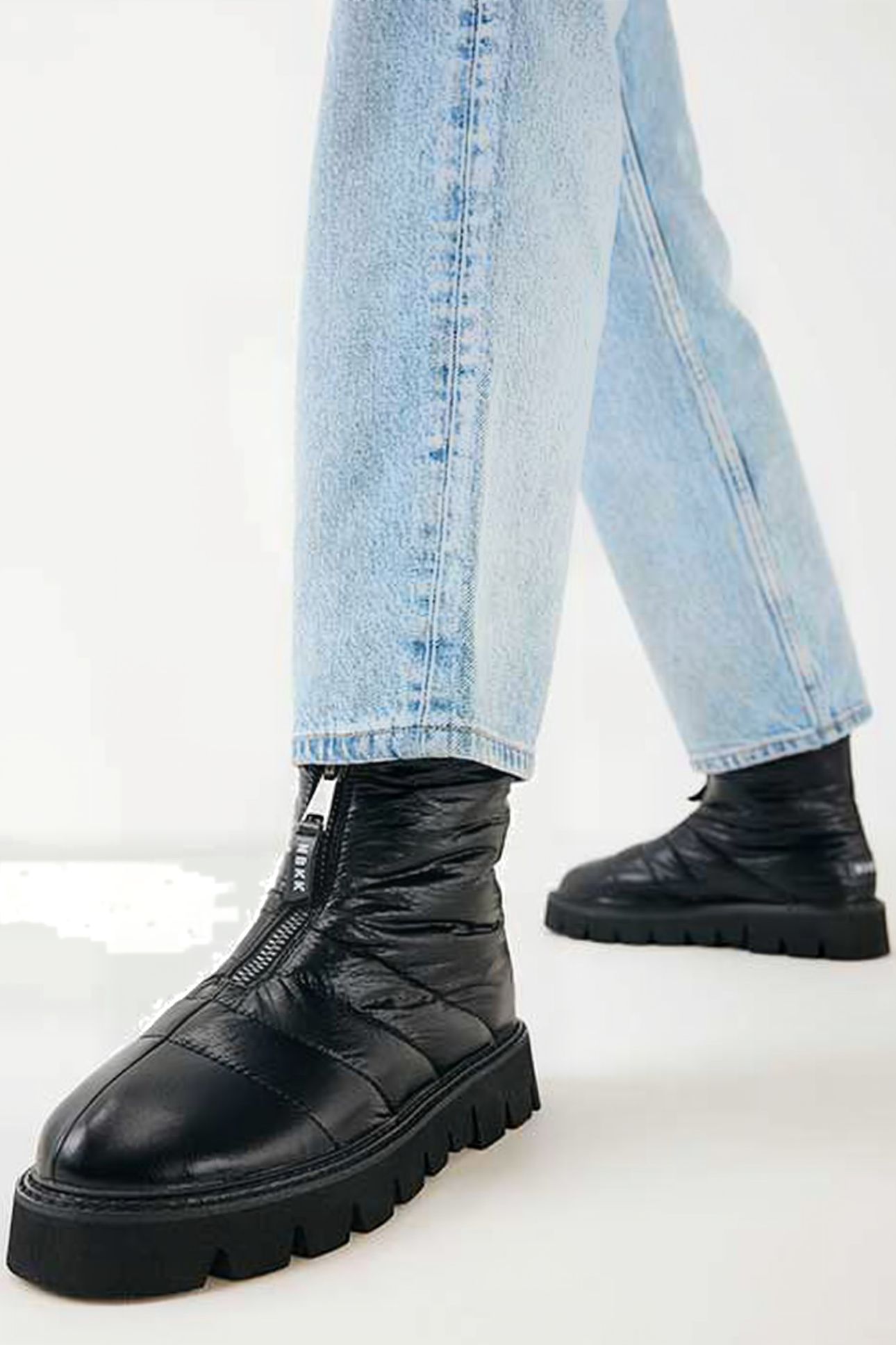 YETI BOOT BLACK ARTIFICIAL 2