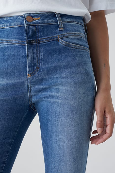WOMEN SKINNY PUSHER JEANS MID BLUE 7