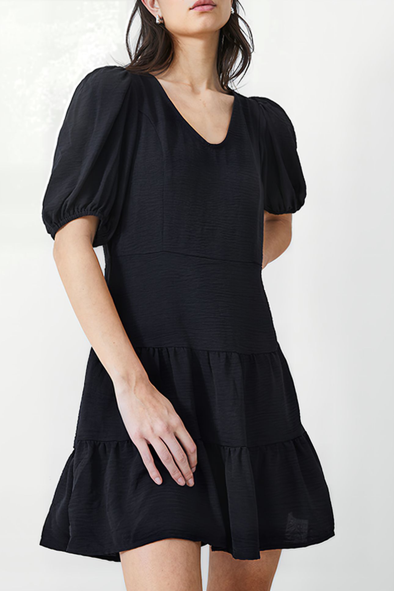 VEE TIERED CRINKLE DRESS KNEE BLACK 1