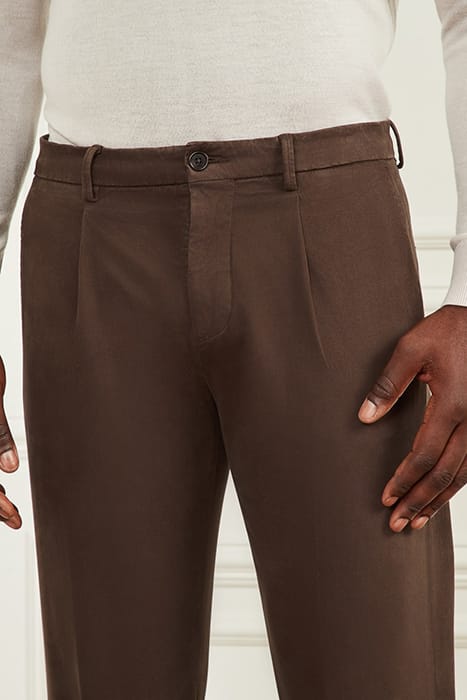 MARCIANO BY GUESS ETHAN ROLL- CHINO CHOCOLATE BROWNIE 6