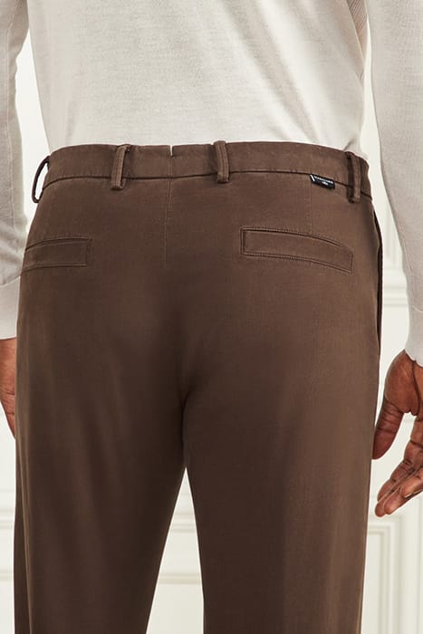 MARCIANO BY GUESS ETHAN ROLL- CHINO CHOCOLATE BROWNIE 7