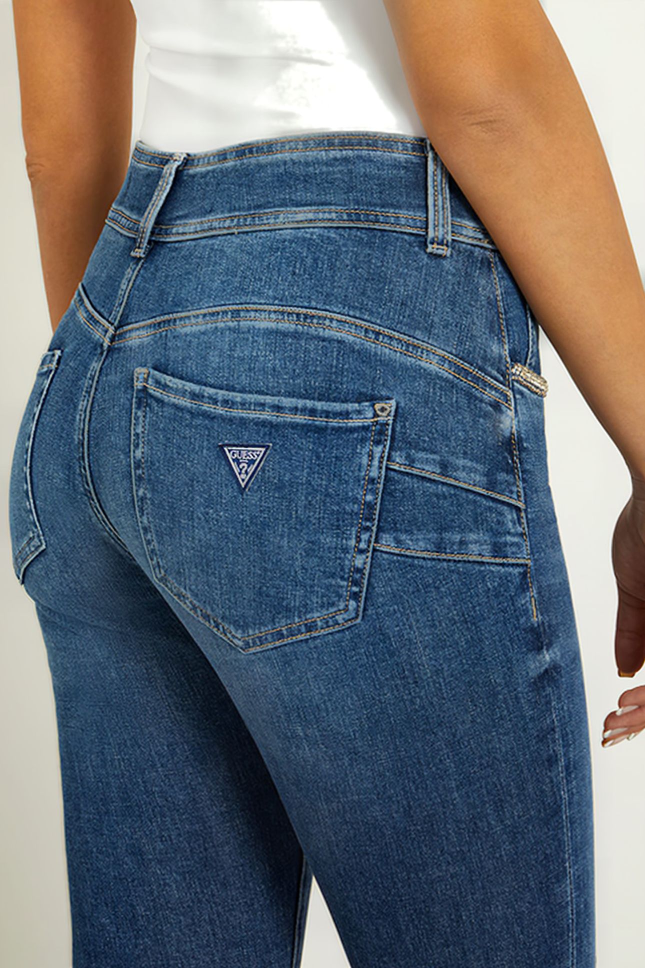 GUESS ECO SHAPE UP BAIE 7