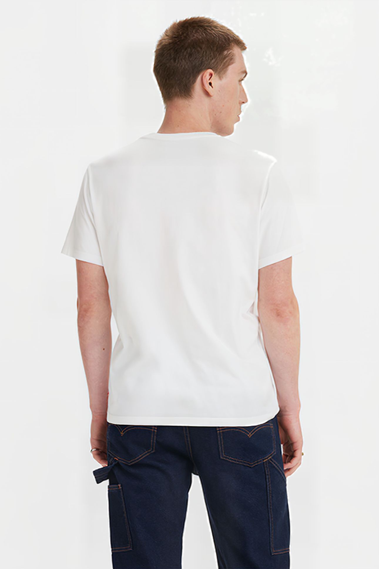 DESTINATION TEE LEVI BERLIN WHITE GRAPH 2