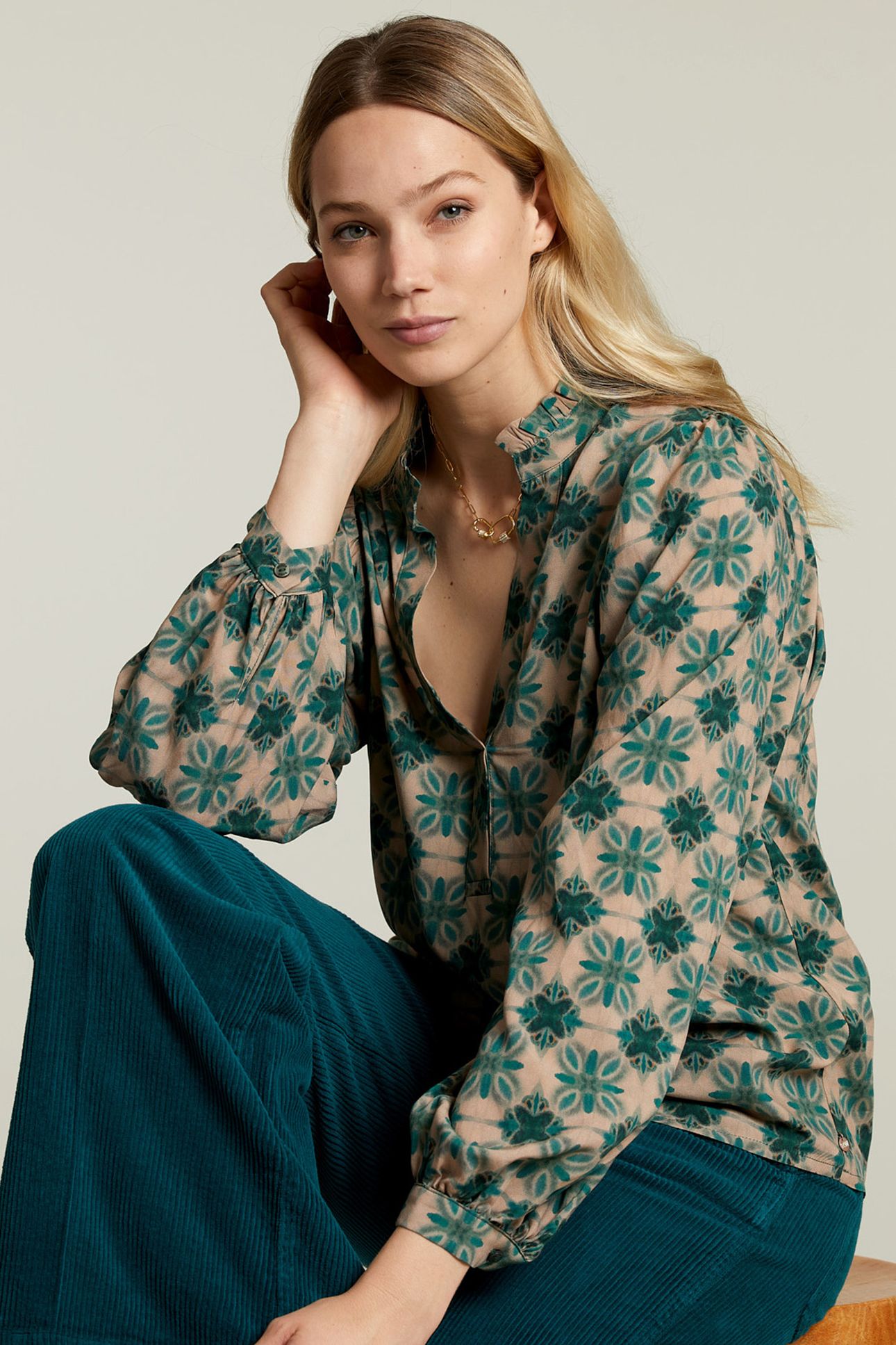 GREEN/BEIGE FANTASY BLOUSE 4