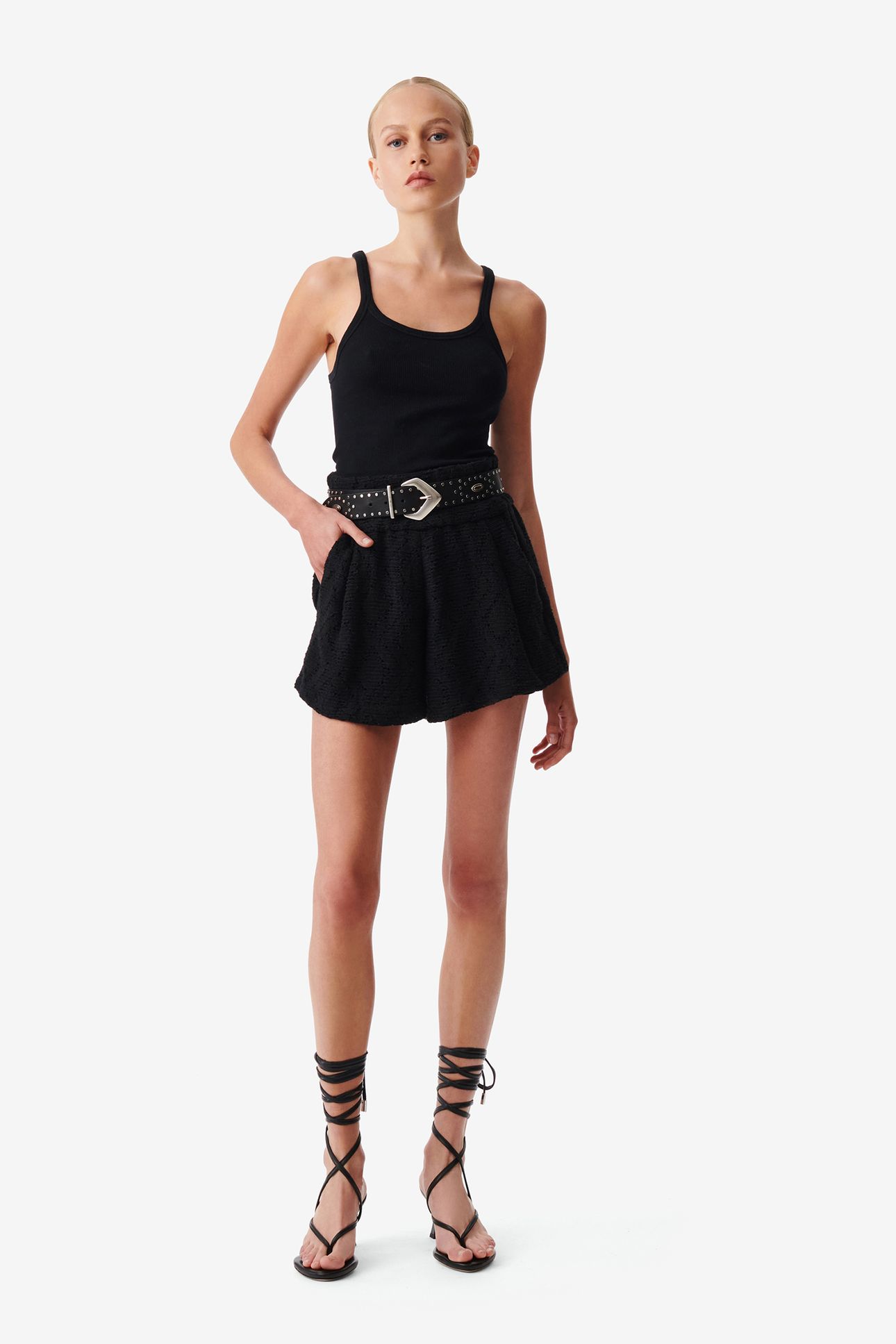 URIKA BLACK 3