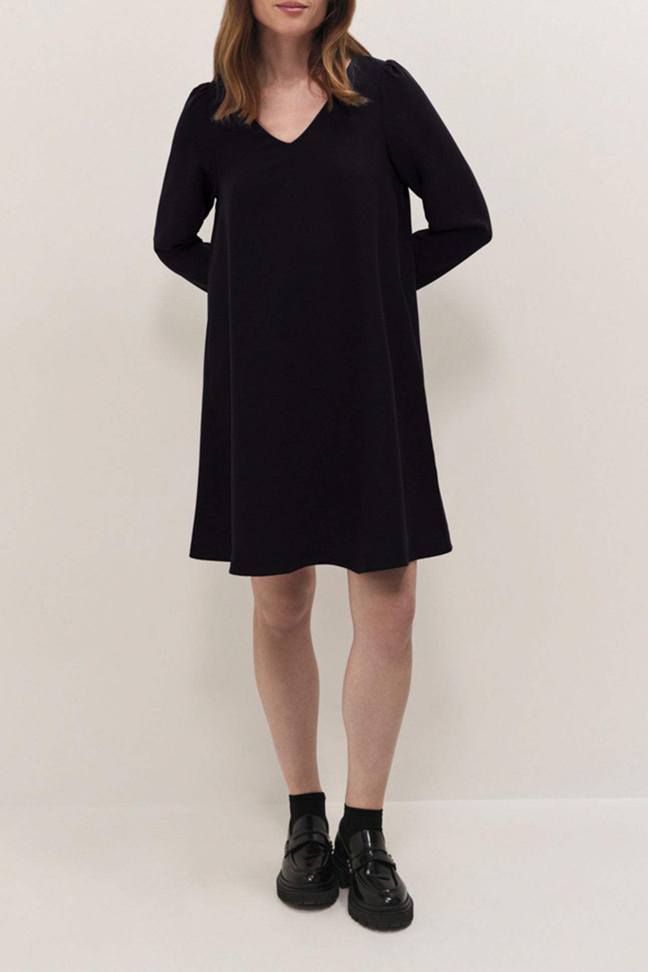 RIOMI - FLARED FLUID BLACK DRESS 3