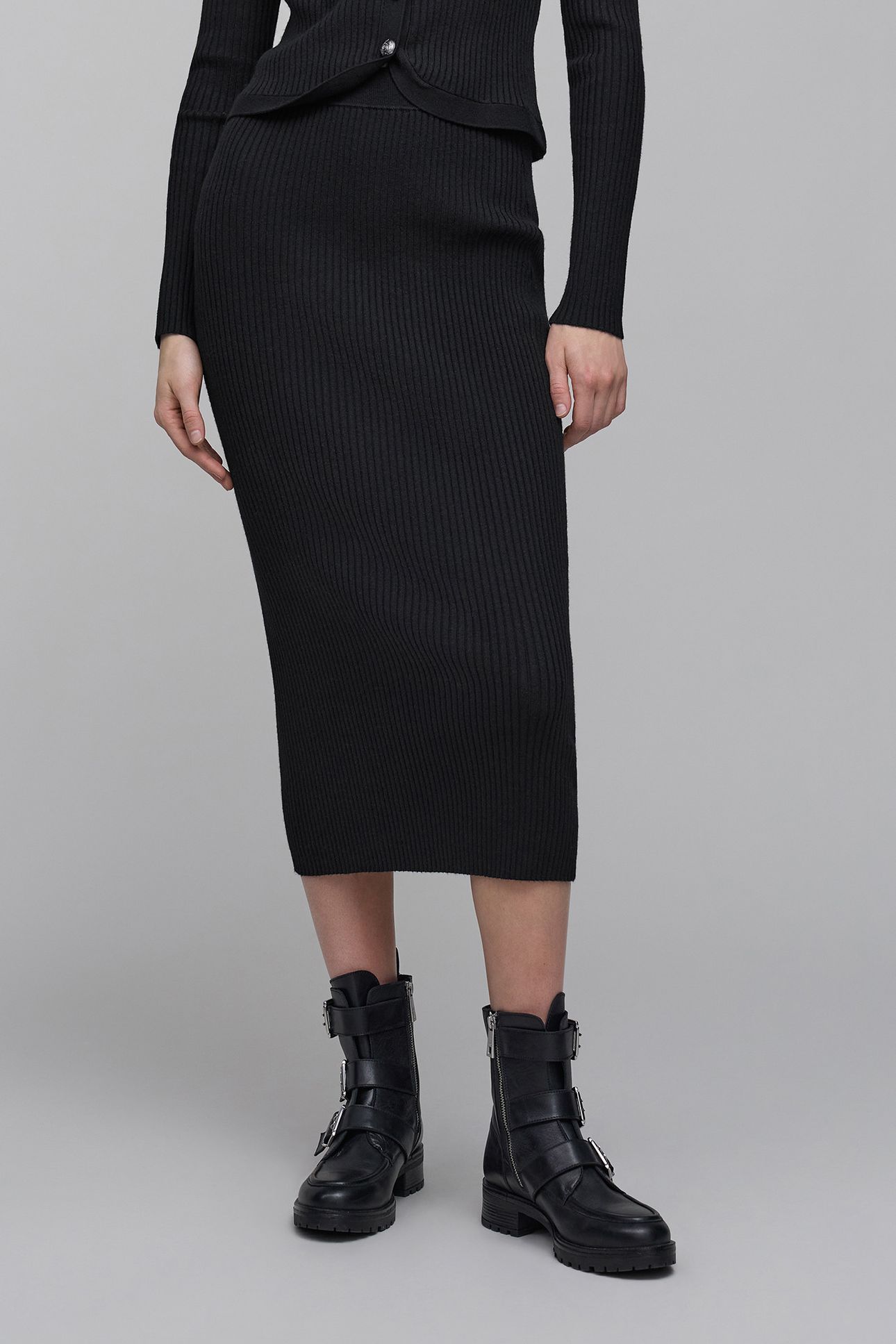 BLACK RIB-KNIT TUBE SKIRT 1