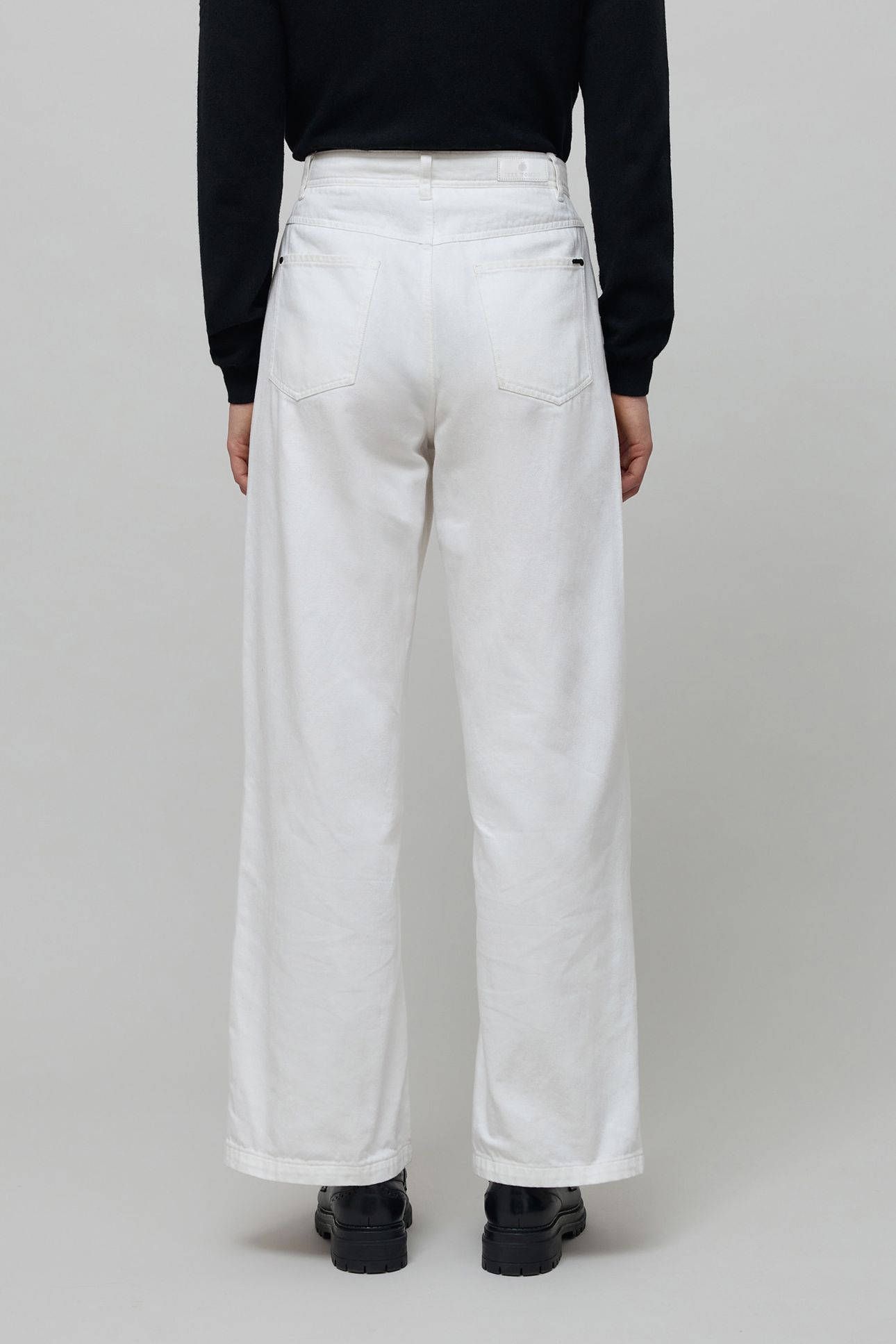 HIGH-WAISTED OFF-WHITE WIDE-LEG JEANS 2