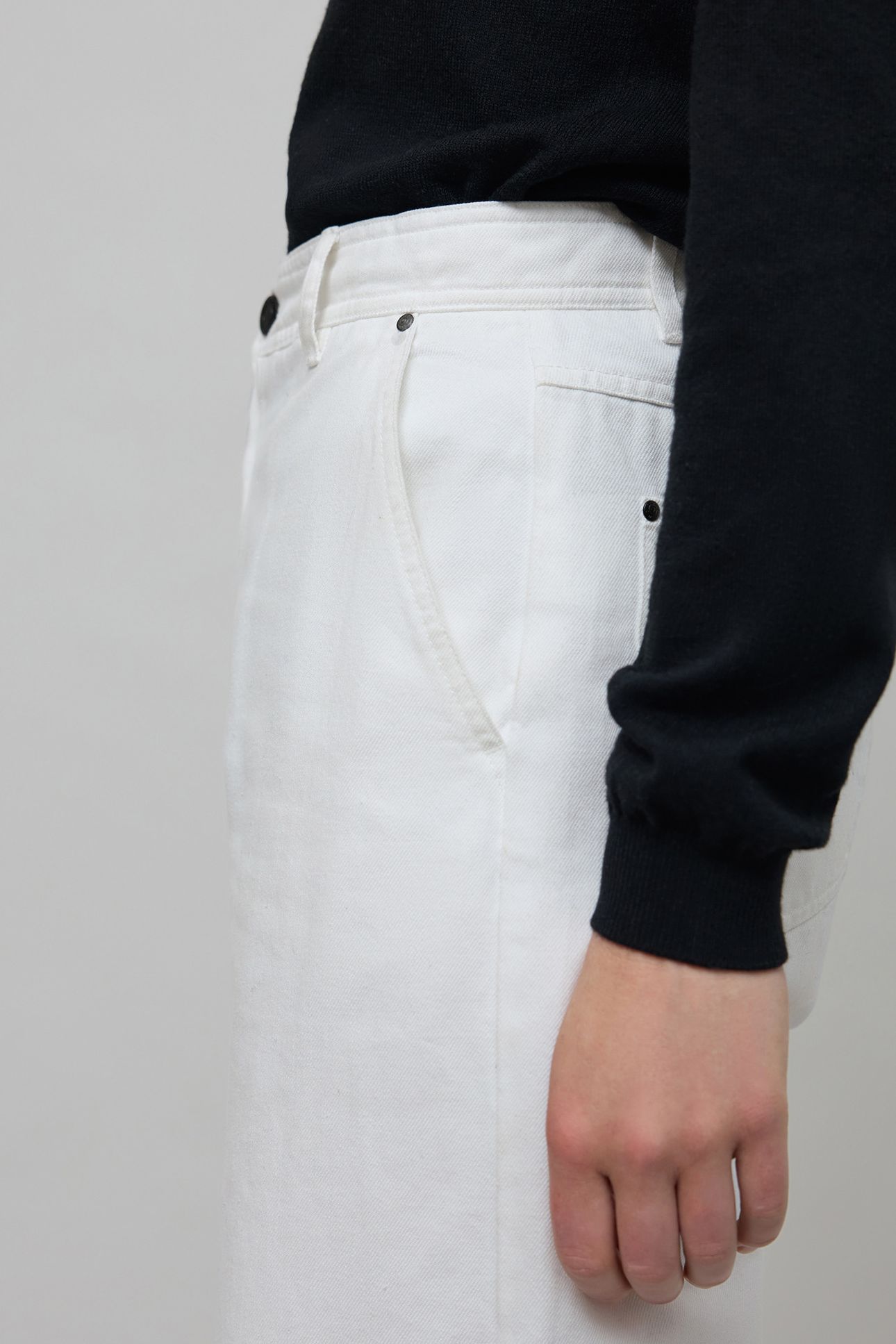 HIGH-WAISTED OFF-WHITE WIDE-LEG JEANS 7