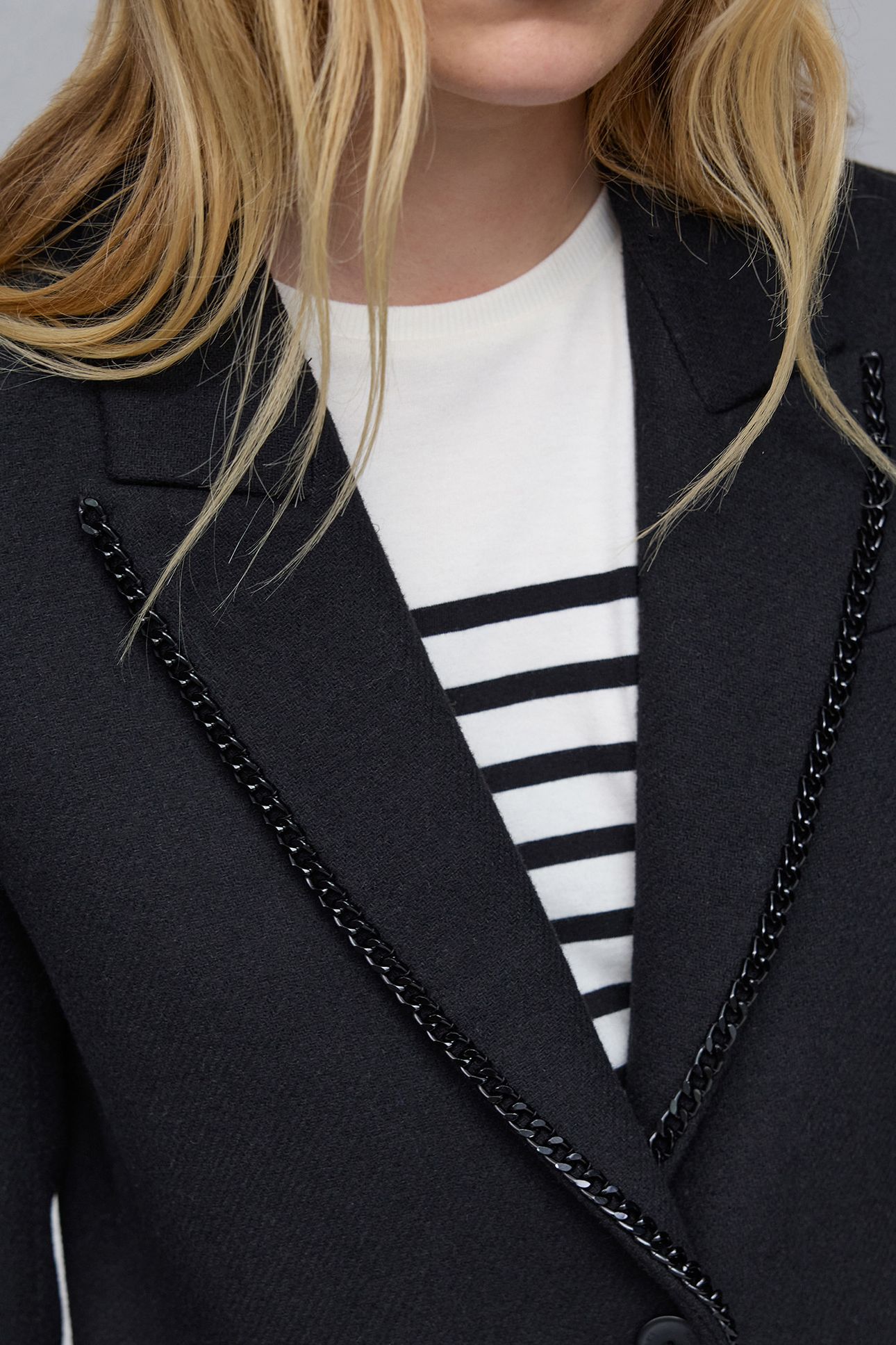 BLACK CHAIN NECK COAT 5