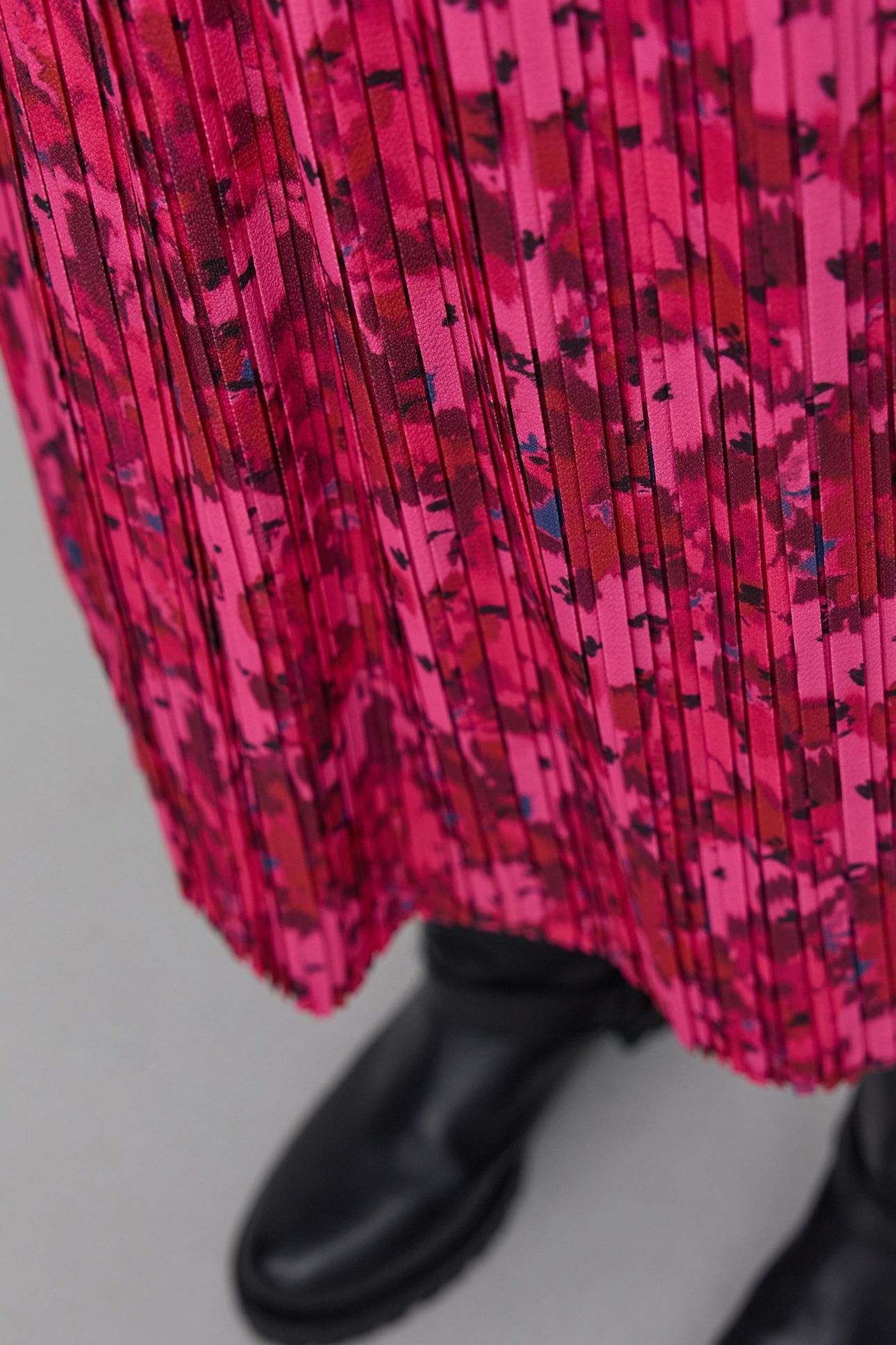 PINK PLEATED SKIRT WITH ORIGAMI FLOWER PRINT 6