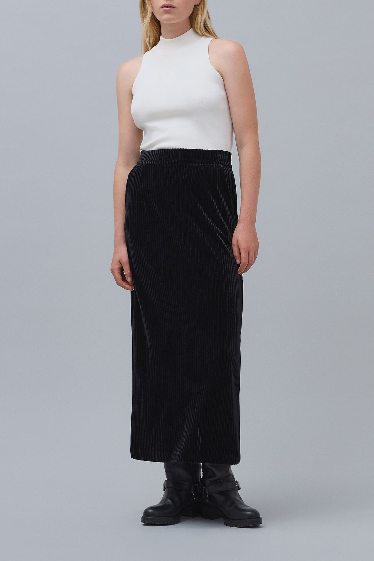 BLACK CORDUROY PENCIL SKIRT 1