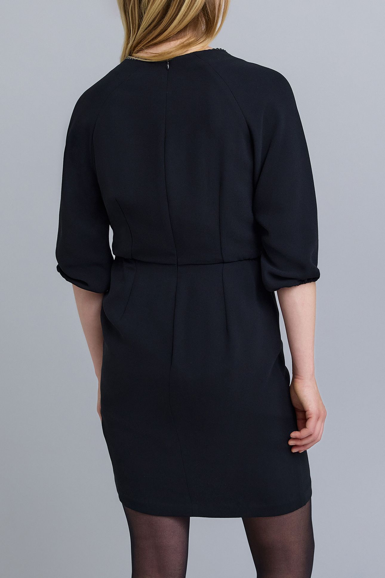 BLACK V-NECK CHAIN DRESS 2