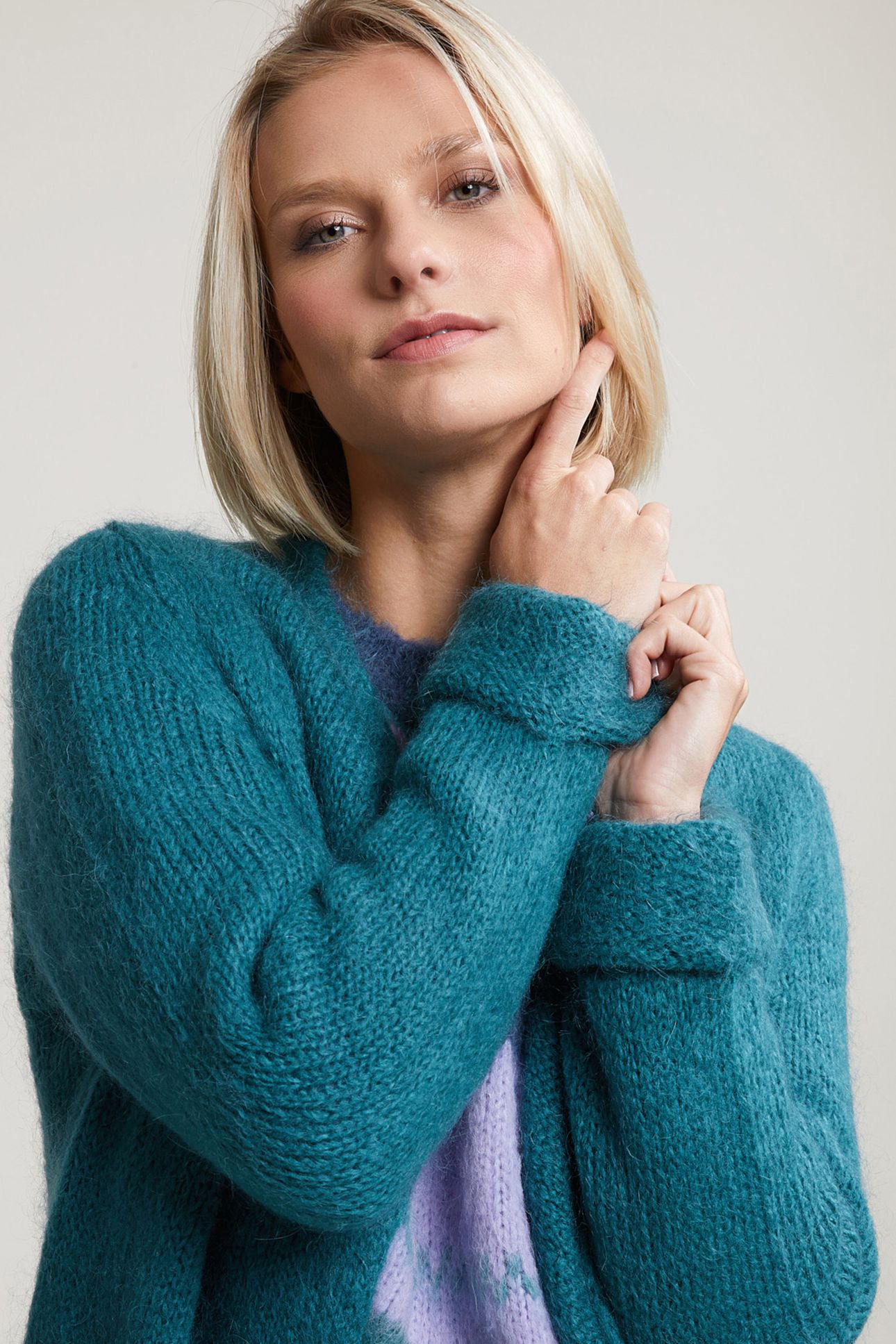 GREEN V-NECK CARDIGAN LONG SLEEVES 4