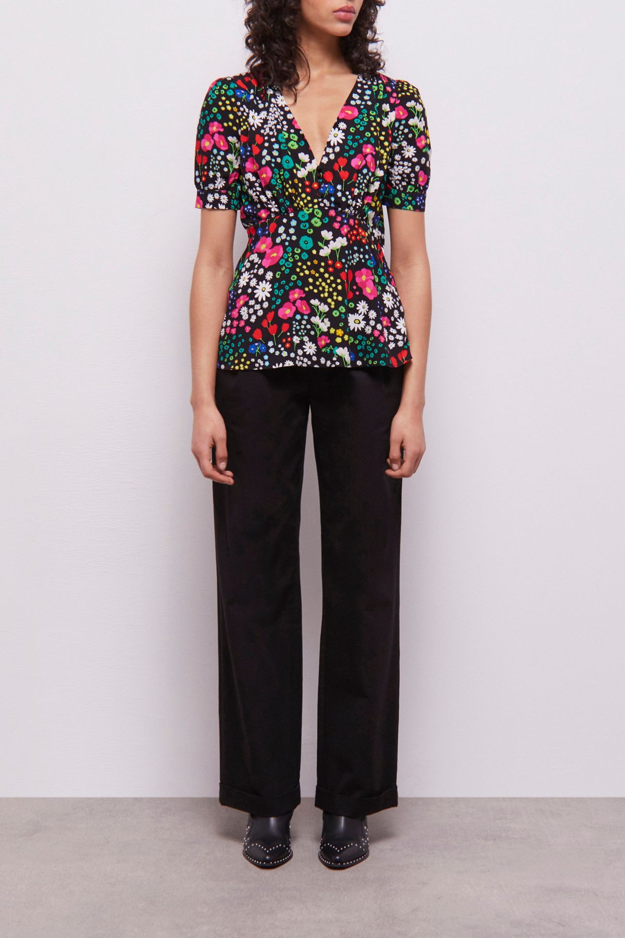SHORT SLEEVE V-NECK TOP MULTICOLOR 2