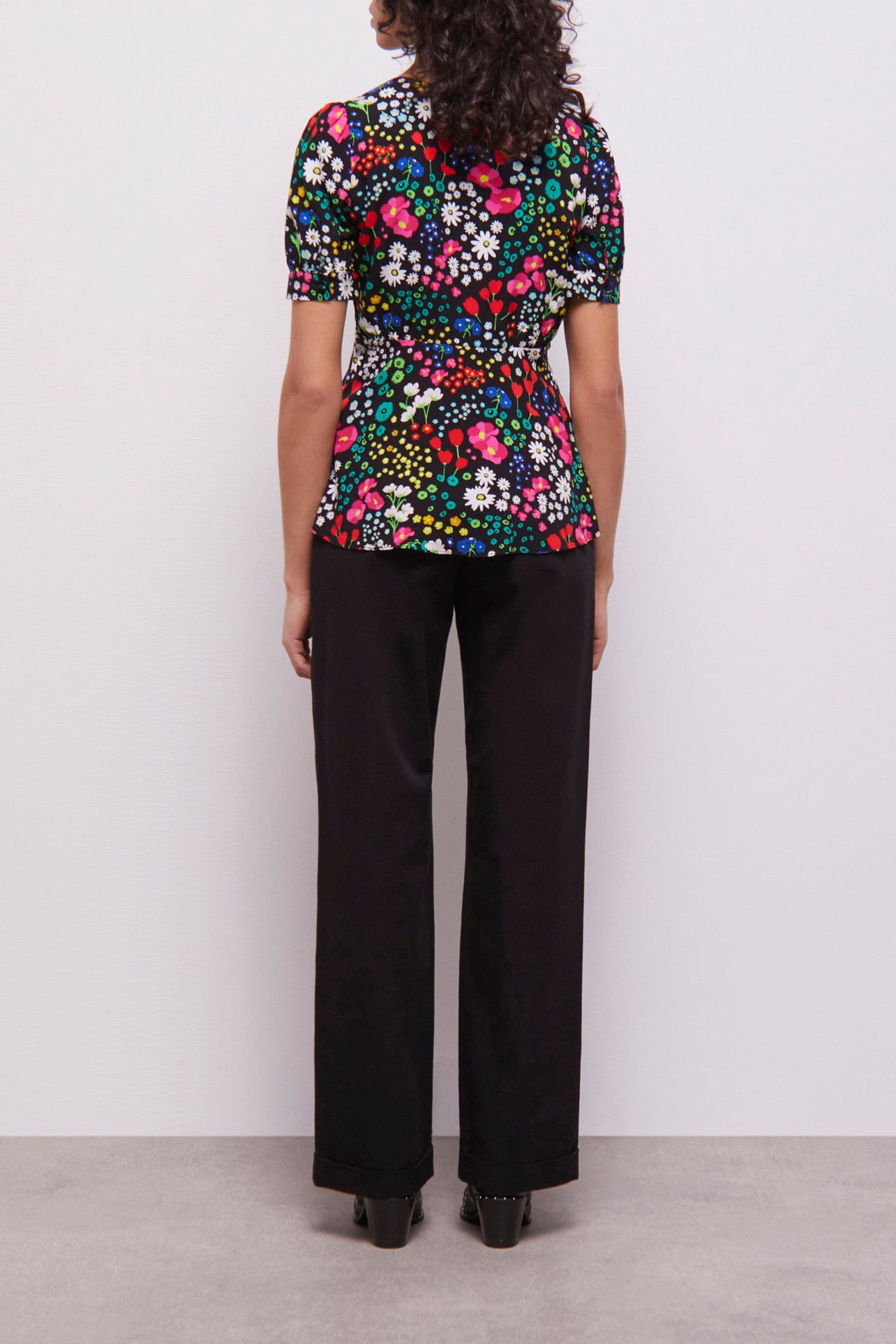 SHORT SLEEVE V-NECK TOP MULTICOLOR 3