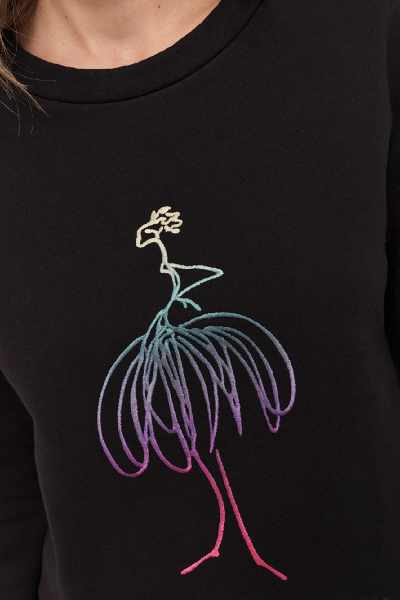 MAMOUR - BLACK FLEECE SWEATSHIRT WITH EMBROIDERED DANCER DES 4