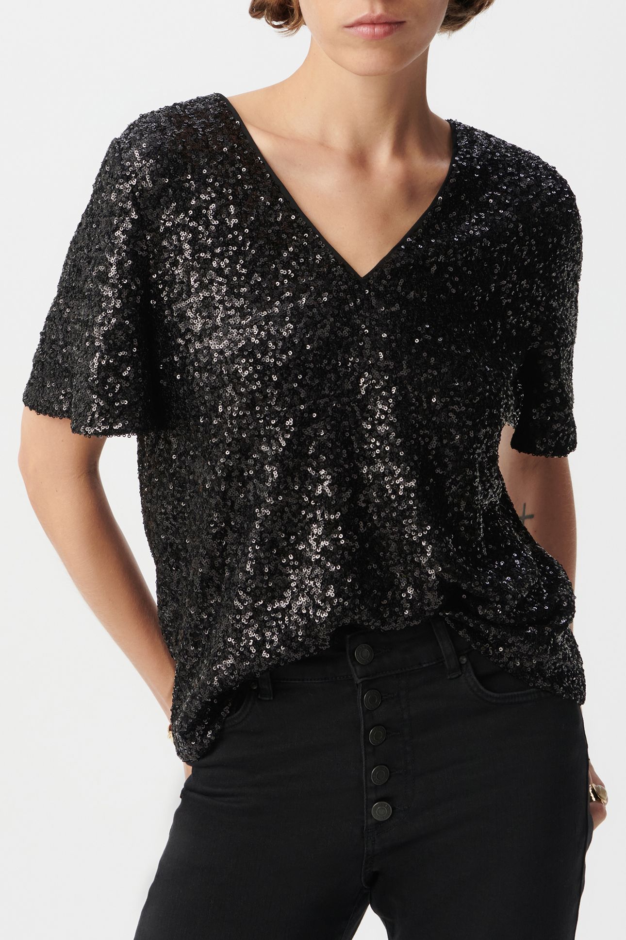 BLACK SEQUIN EMBROIDERY TRUMPET SLEEVE TOP 1