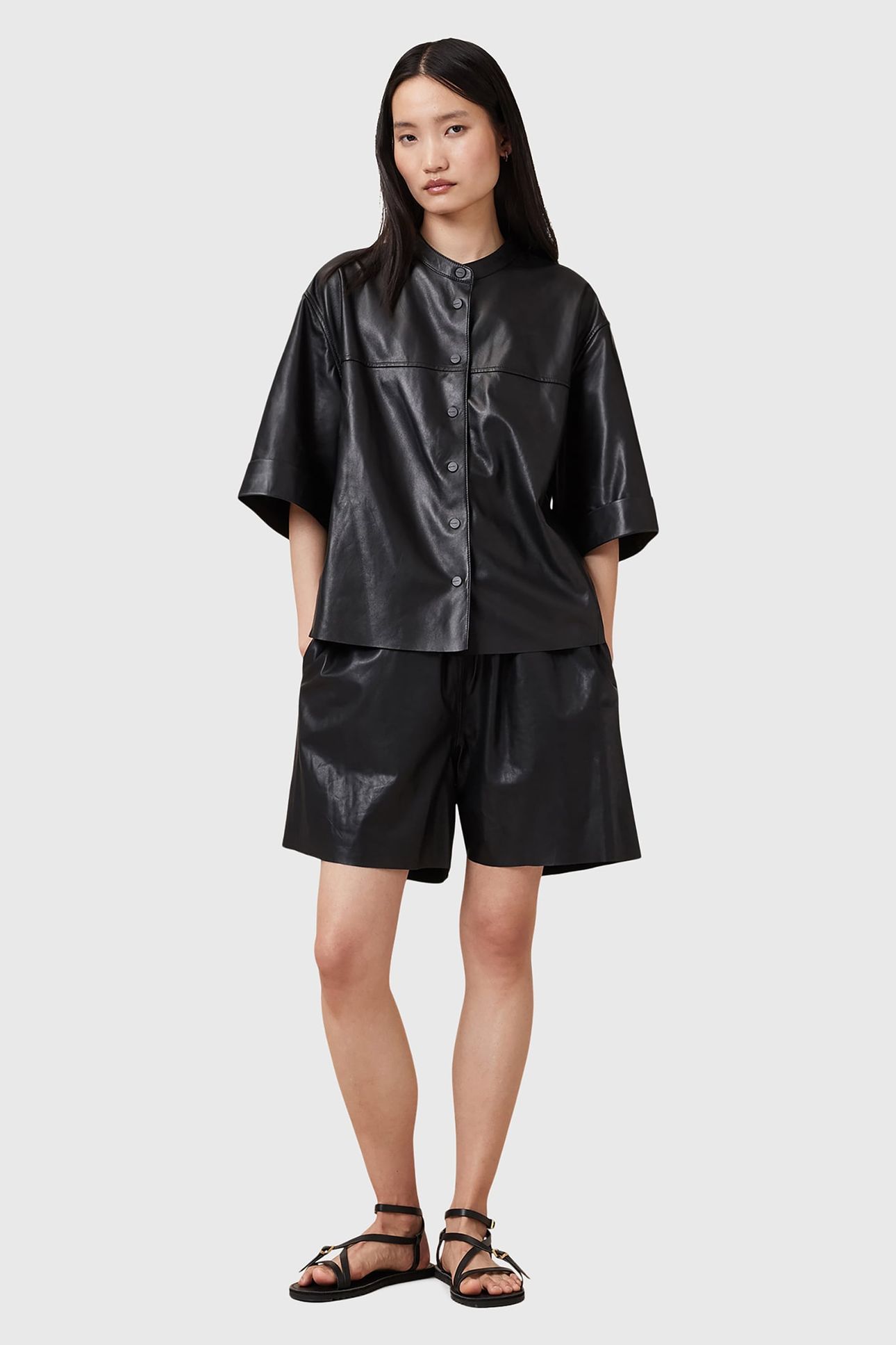 ARLA LEA SHORT BLACK 3