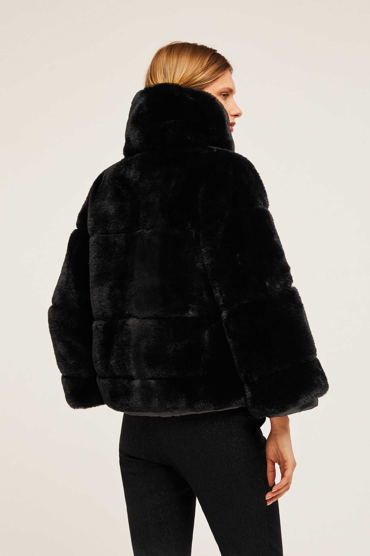 PLUSH CAPE WITH PADDING BLACK 2
