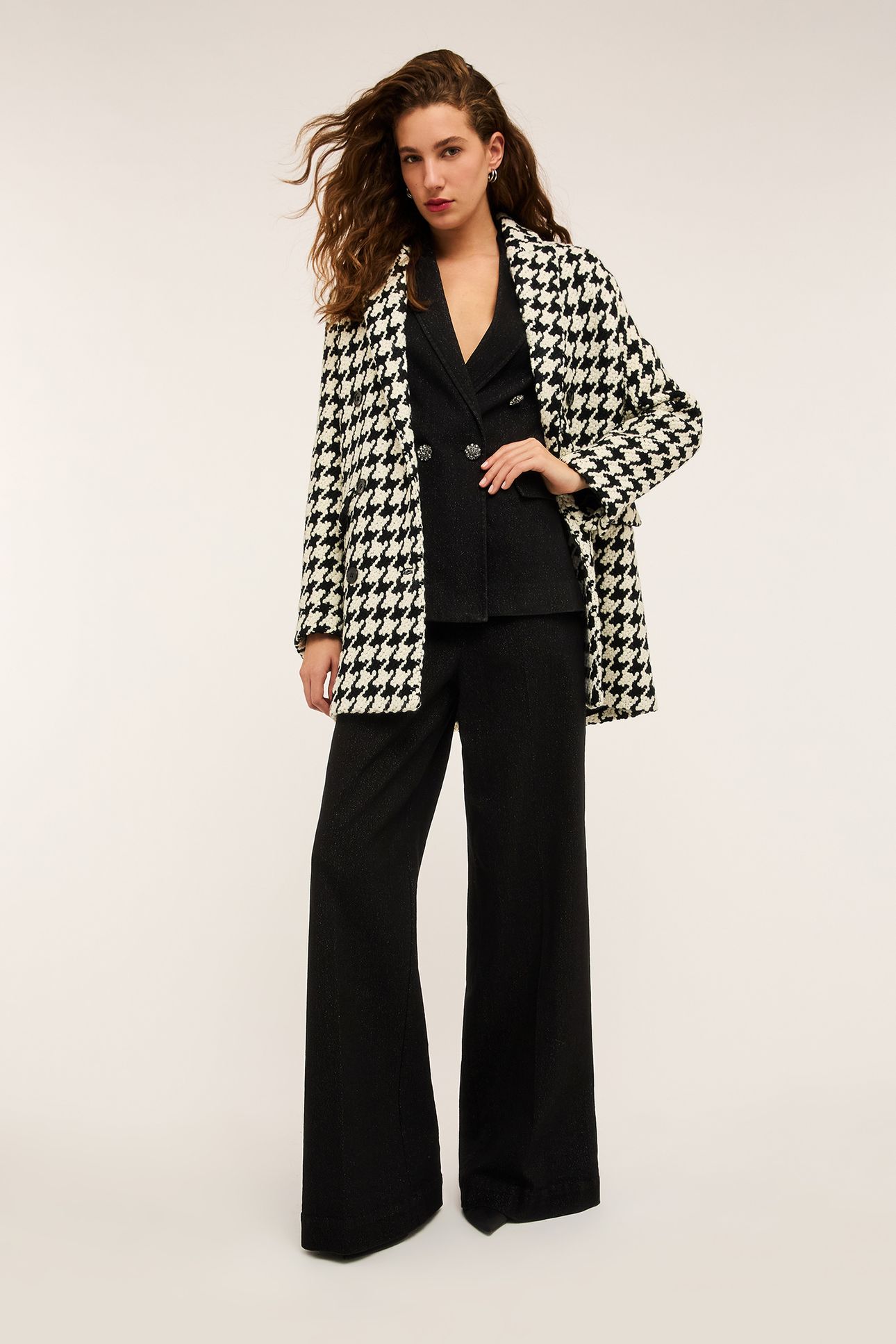 HOUNDSTOOTH PATTERNED KNITTED COAT BLACK 1