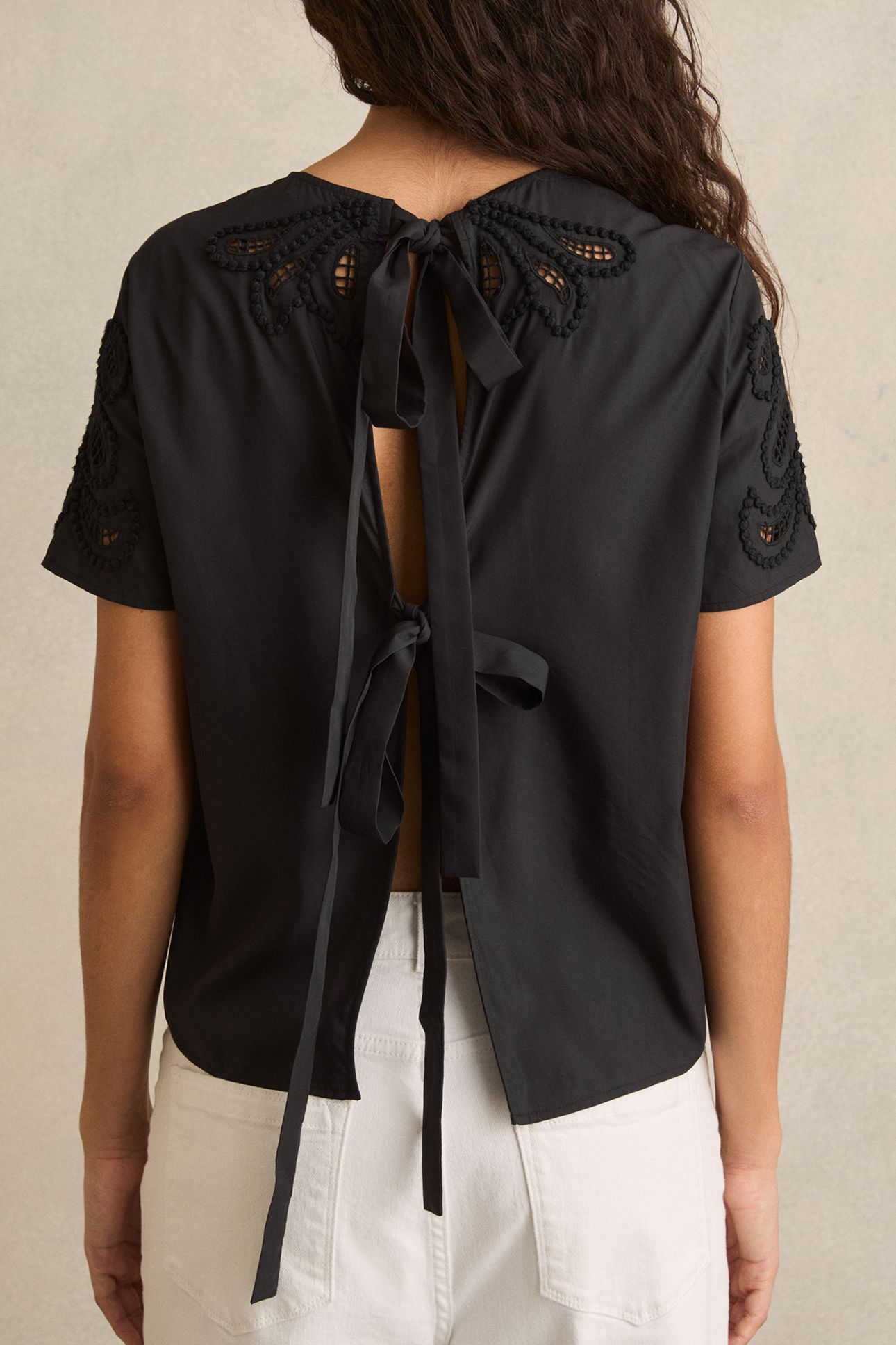 FLORAL CUT OUT TOP BLACK 2