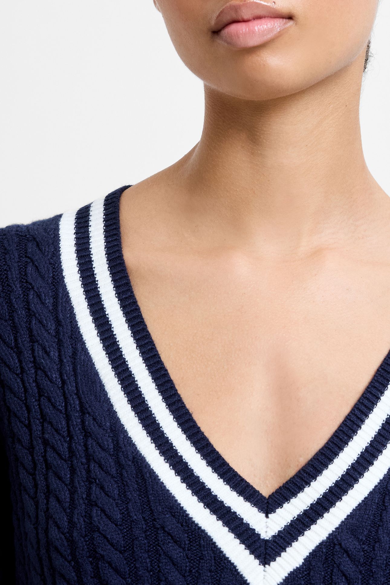 BABYSOFT CABLE V NECK JUMPER DUCHESS BLUE/WIN WHT 4