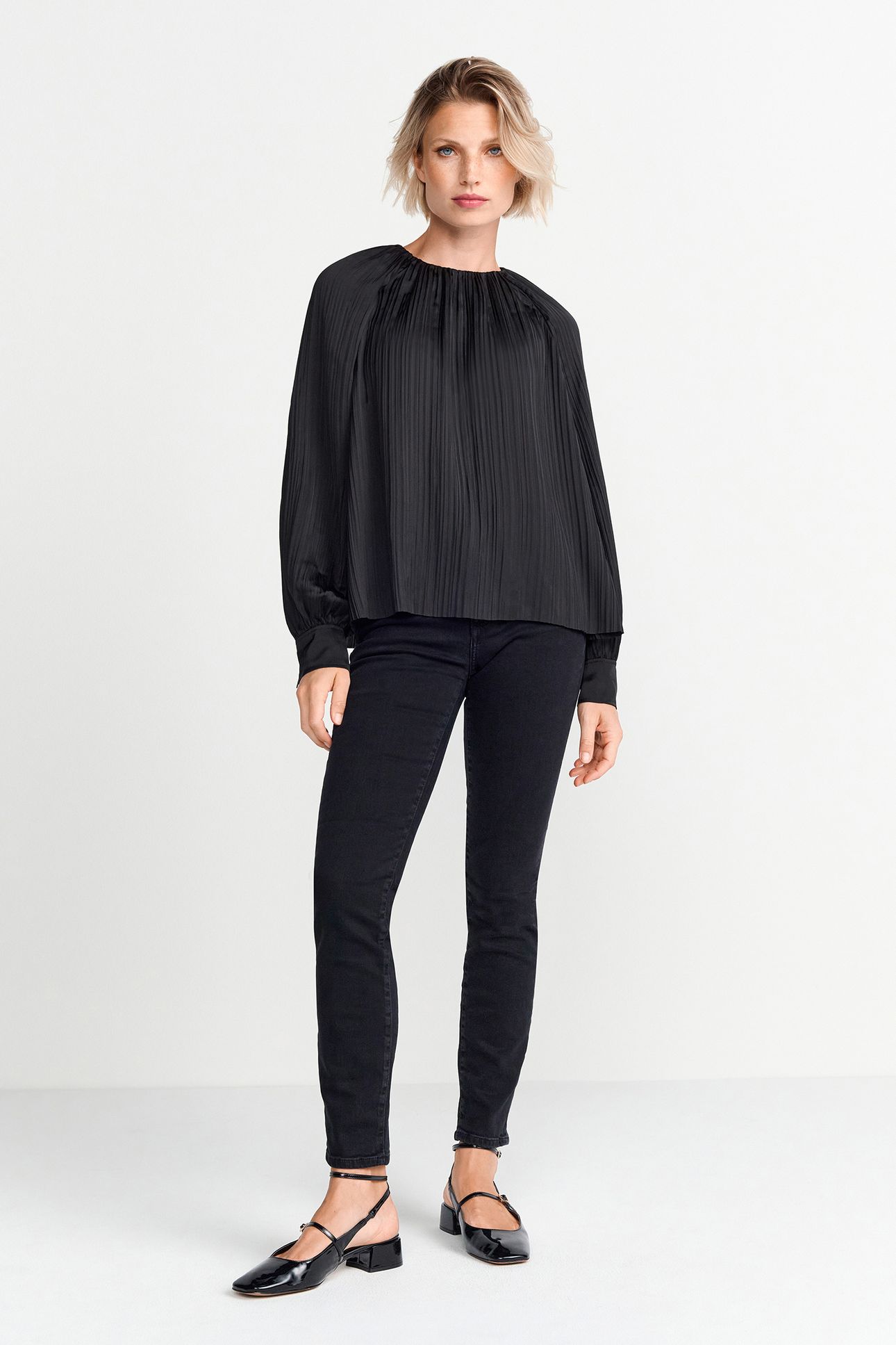 PLISSEE BLOUSE BLACK 2