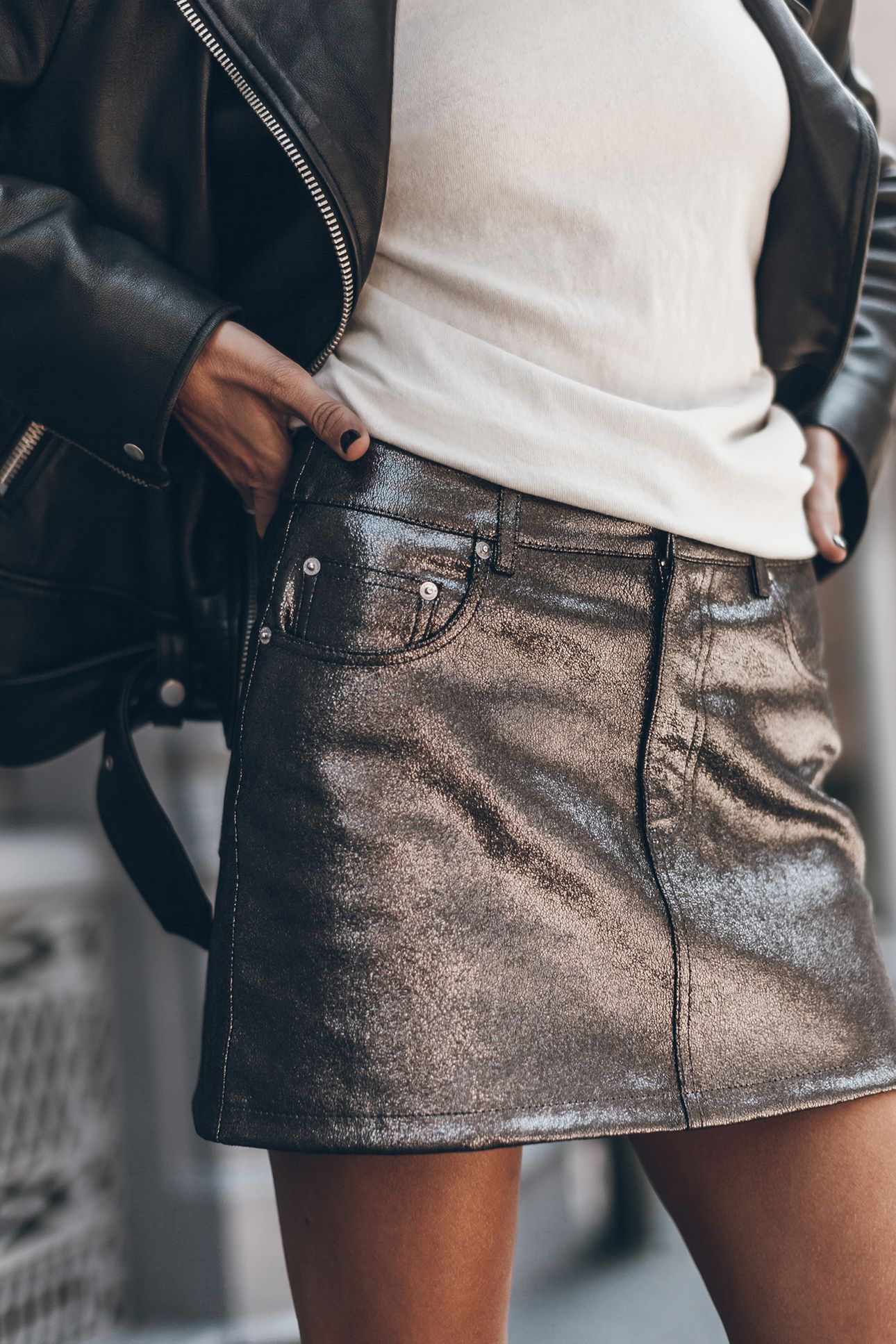 THE SILVER COATED LEATHER SKIRT 2
