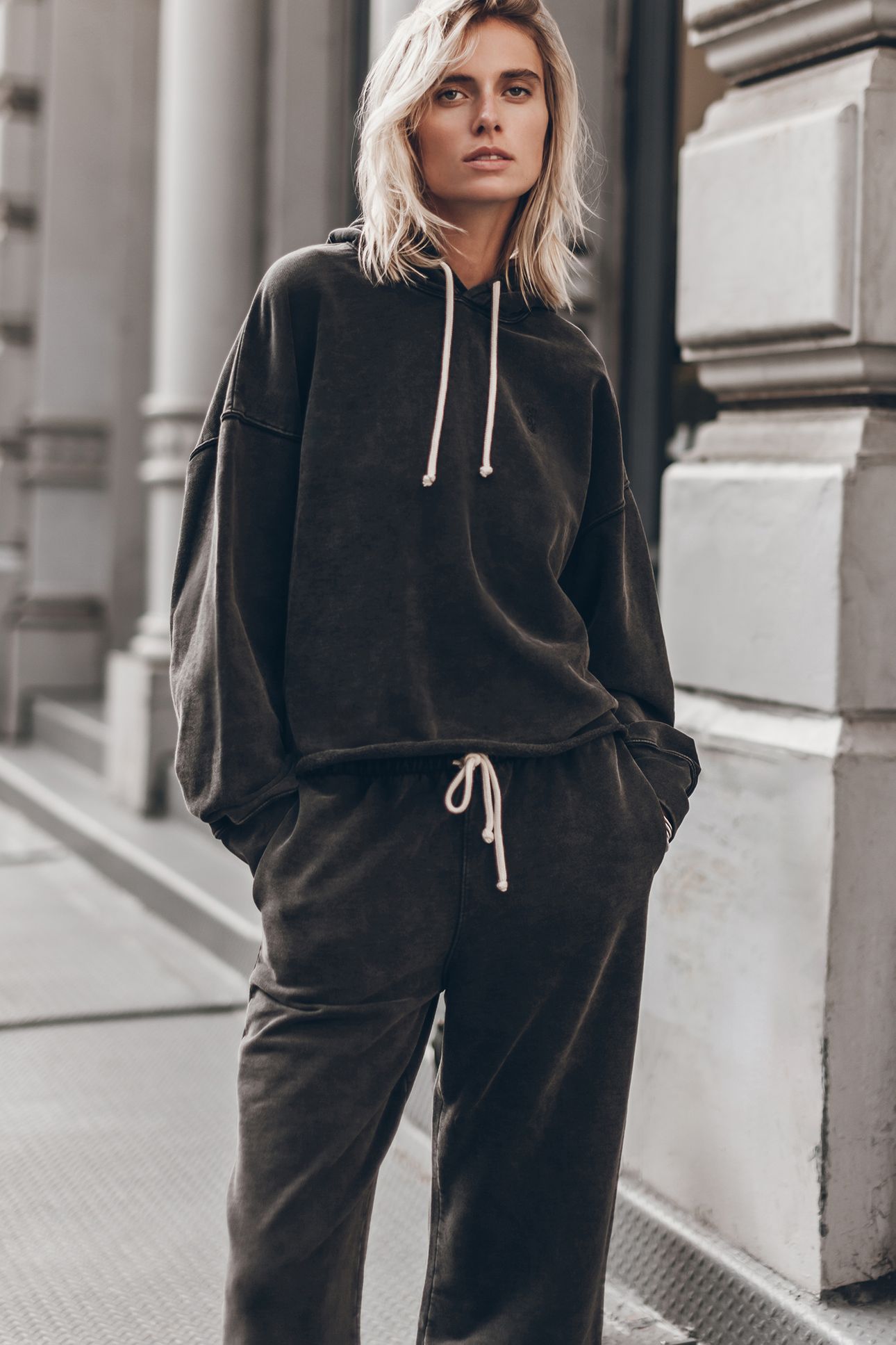 THE DARK CROPPED BASE HOODIE 2