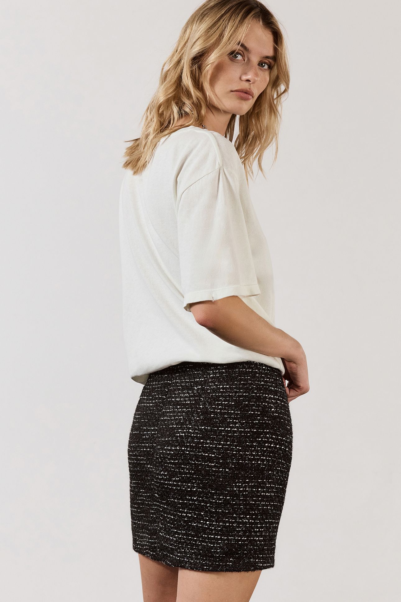 THE BLACK SPARKLY SHORT STRAIGHT TWEED SKIRT 2