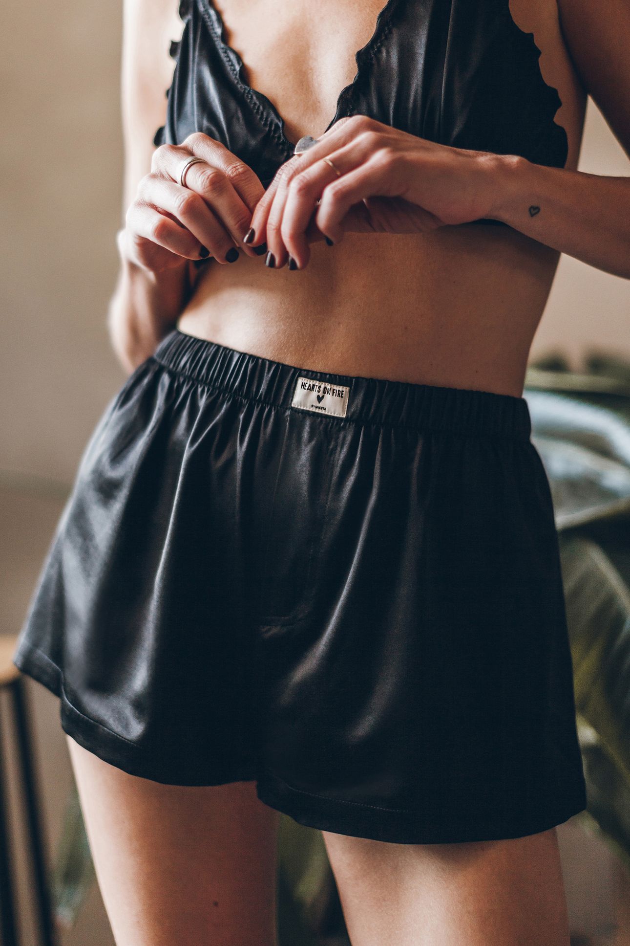 THE BLACK SILK BOXER SHORTS 3