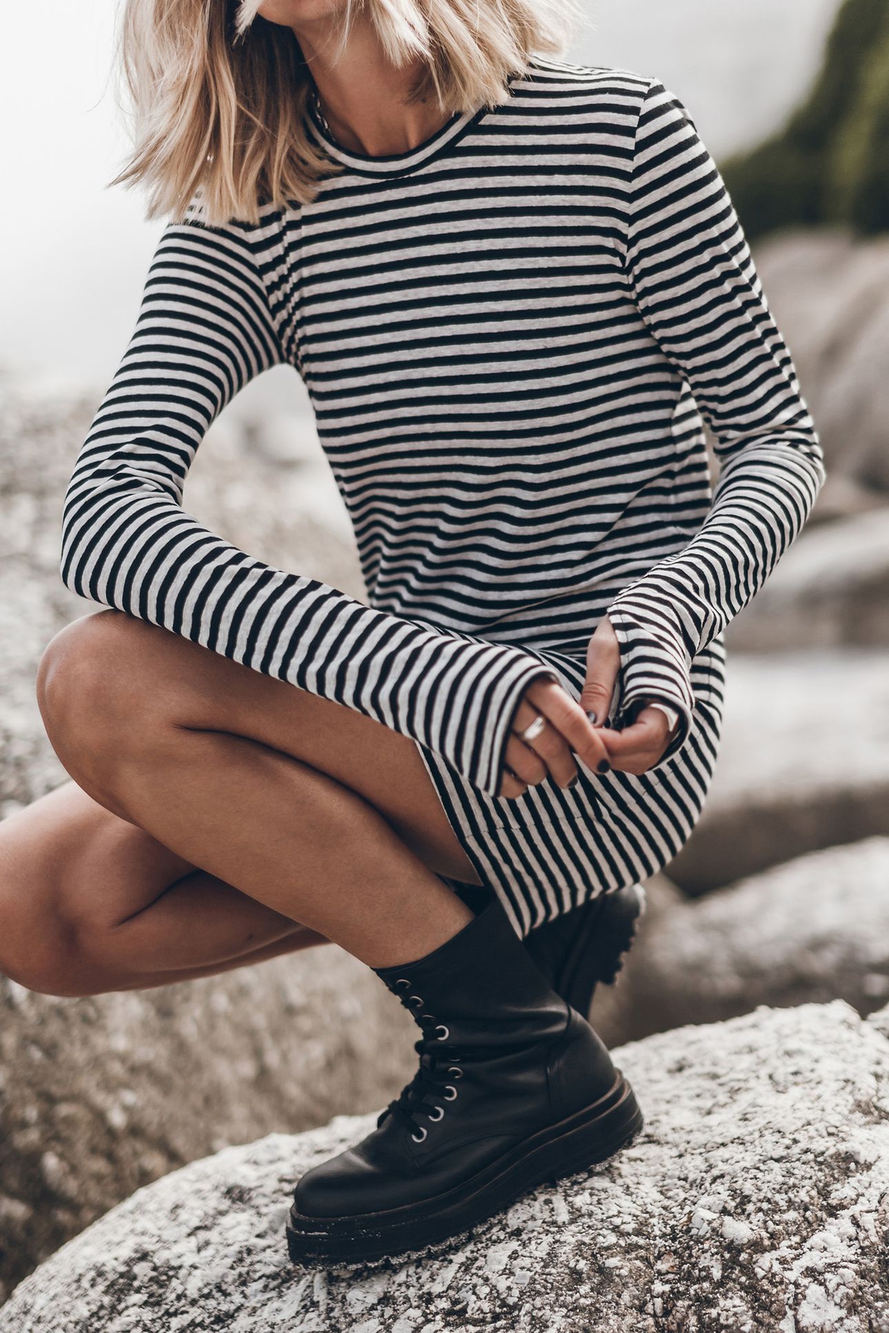 THE STRIPED SHORT LINEN LONGSLEEVE DRESS 4