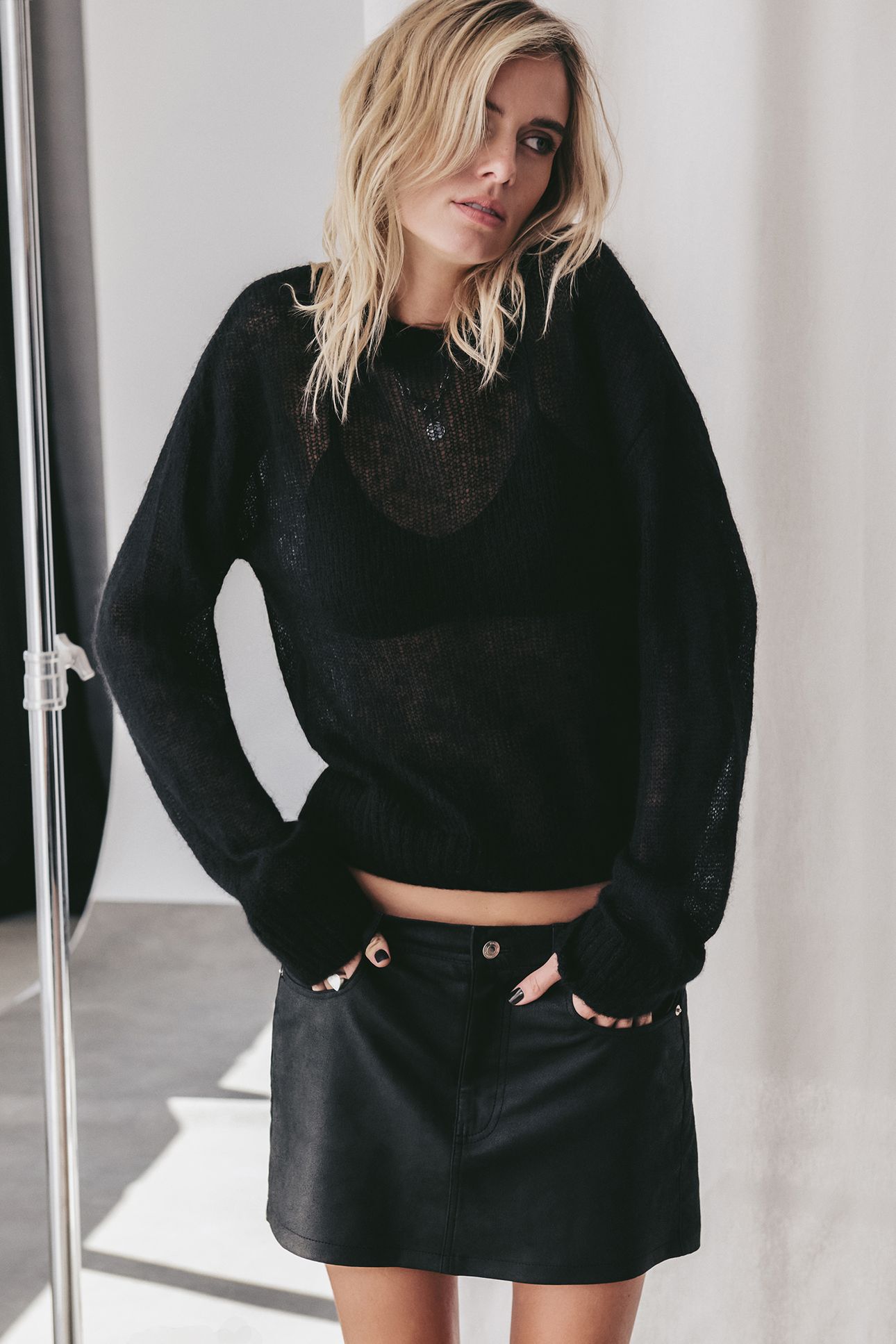 THE BLACK FINE KNITTED SWEATER 1
