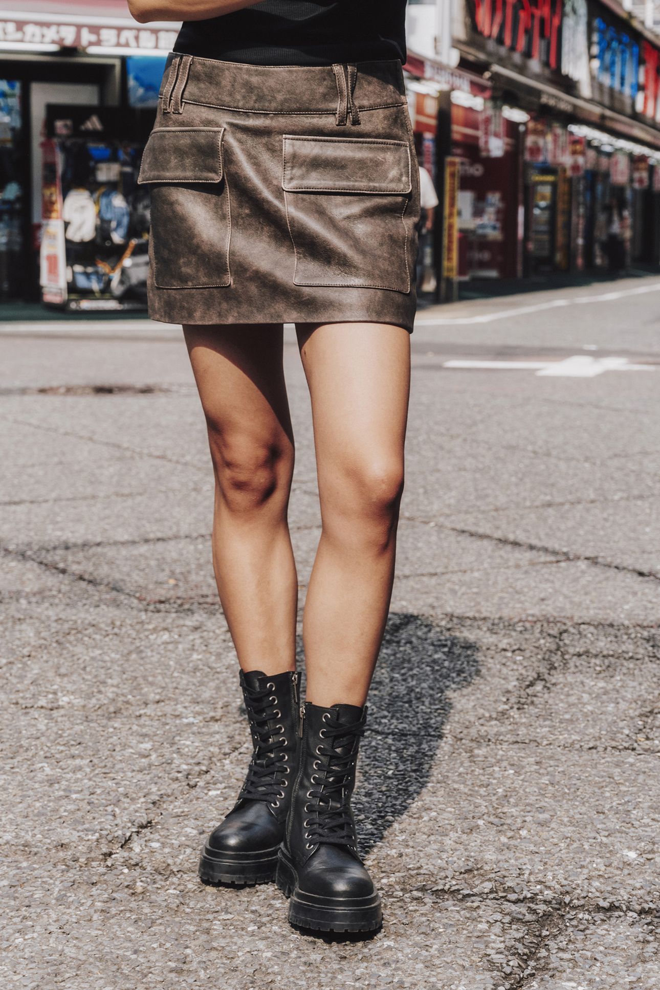 THE BROWN LEATHER MINI SKIRT 2