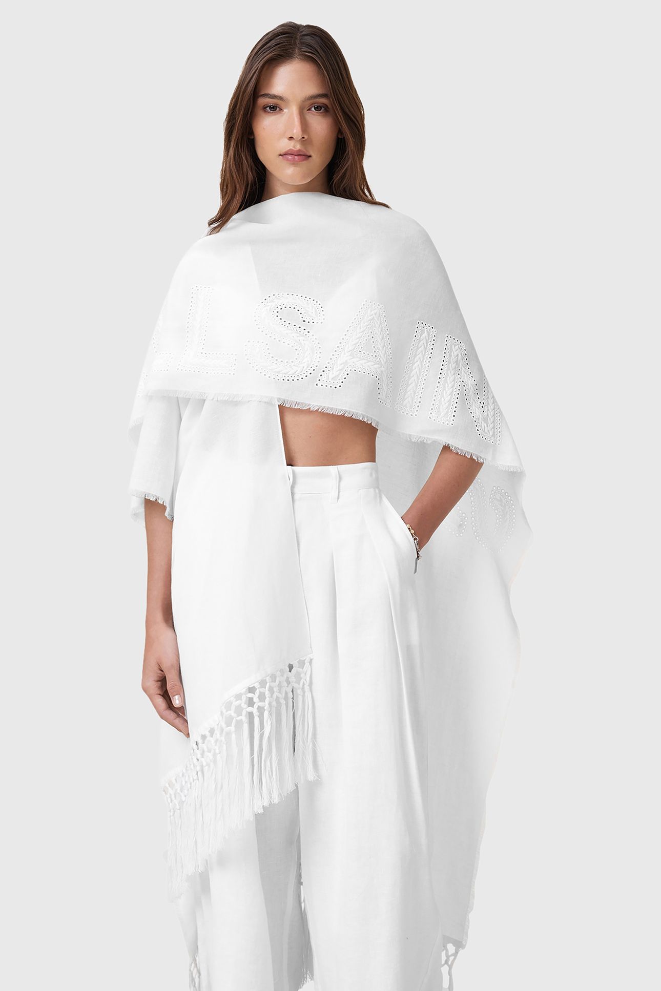 UNDERGROUND RUANA WHITE 3