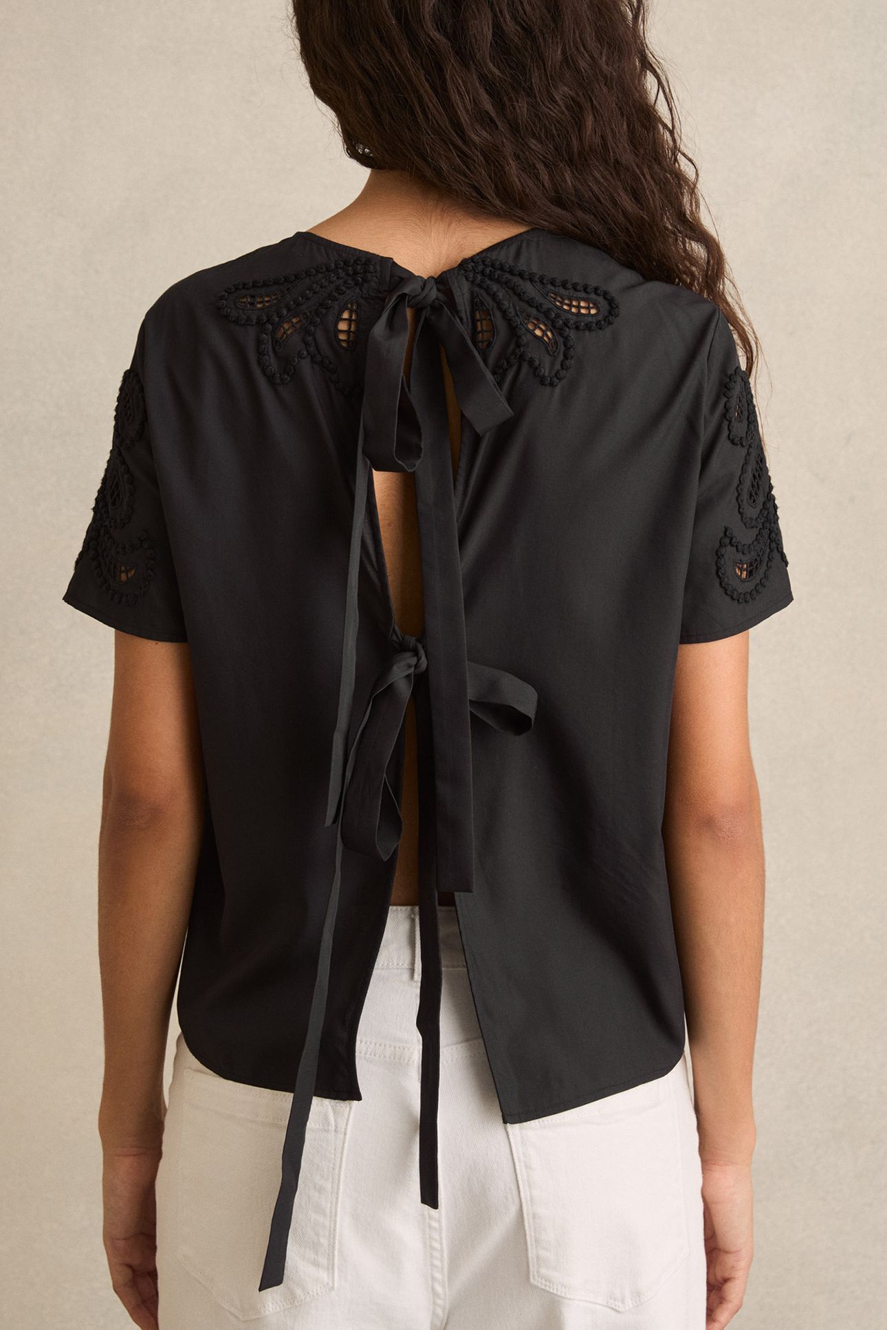 FLORAL CUT OUT TOP BLACK 2