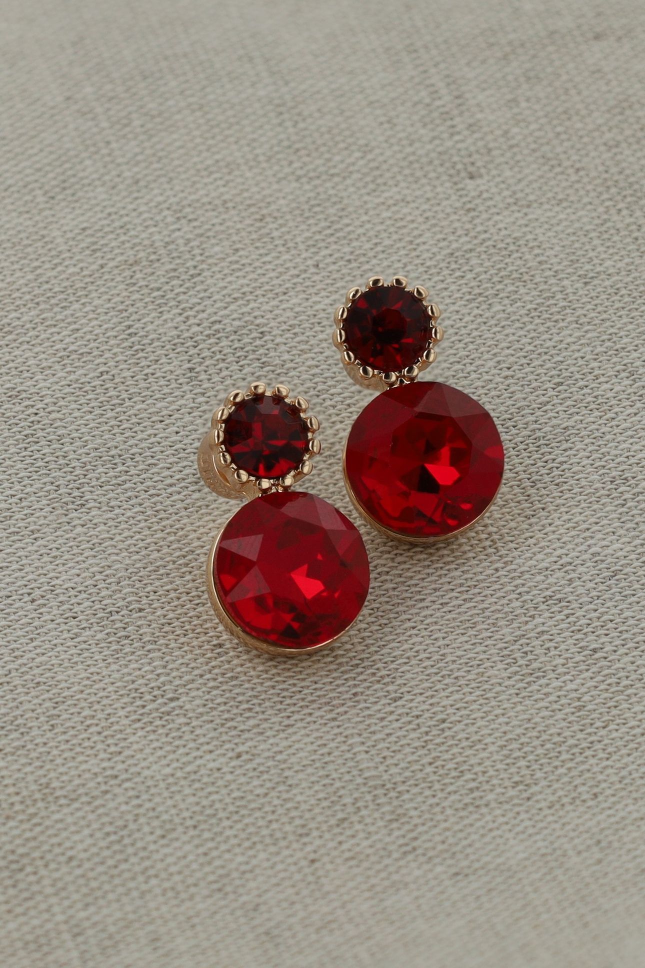 OPHELIA EARPINS SIAM 4