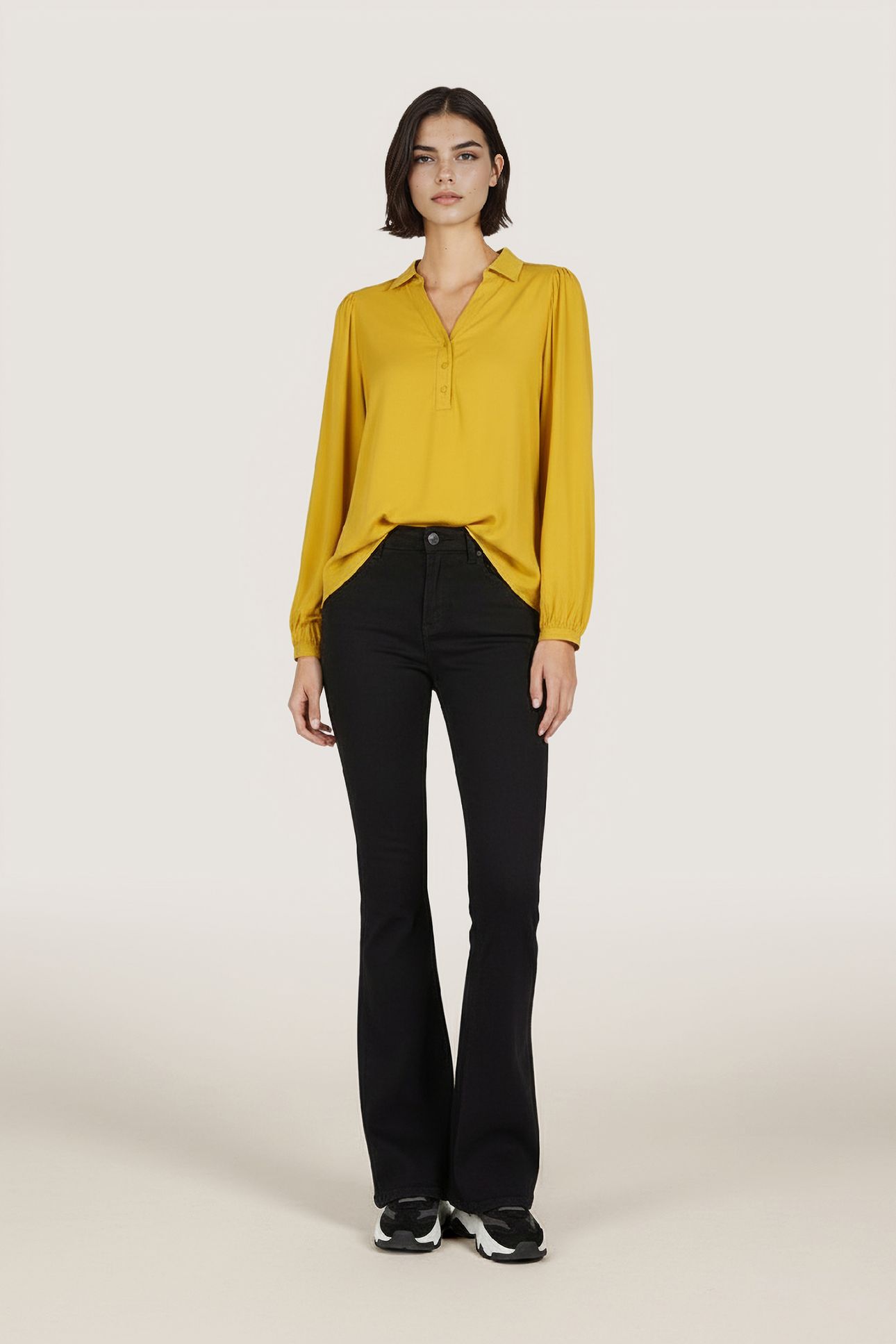 TOP MODAL V-NECK BUTTON OCHRE 2
