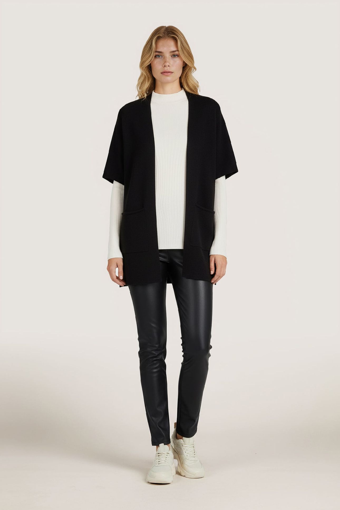 PONCHO BLACK 1