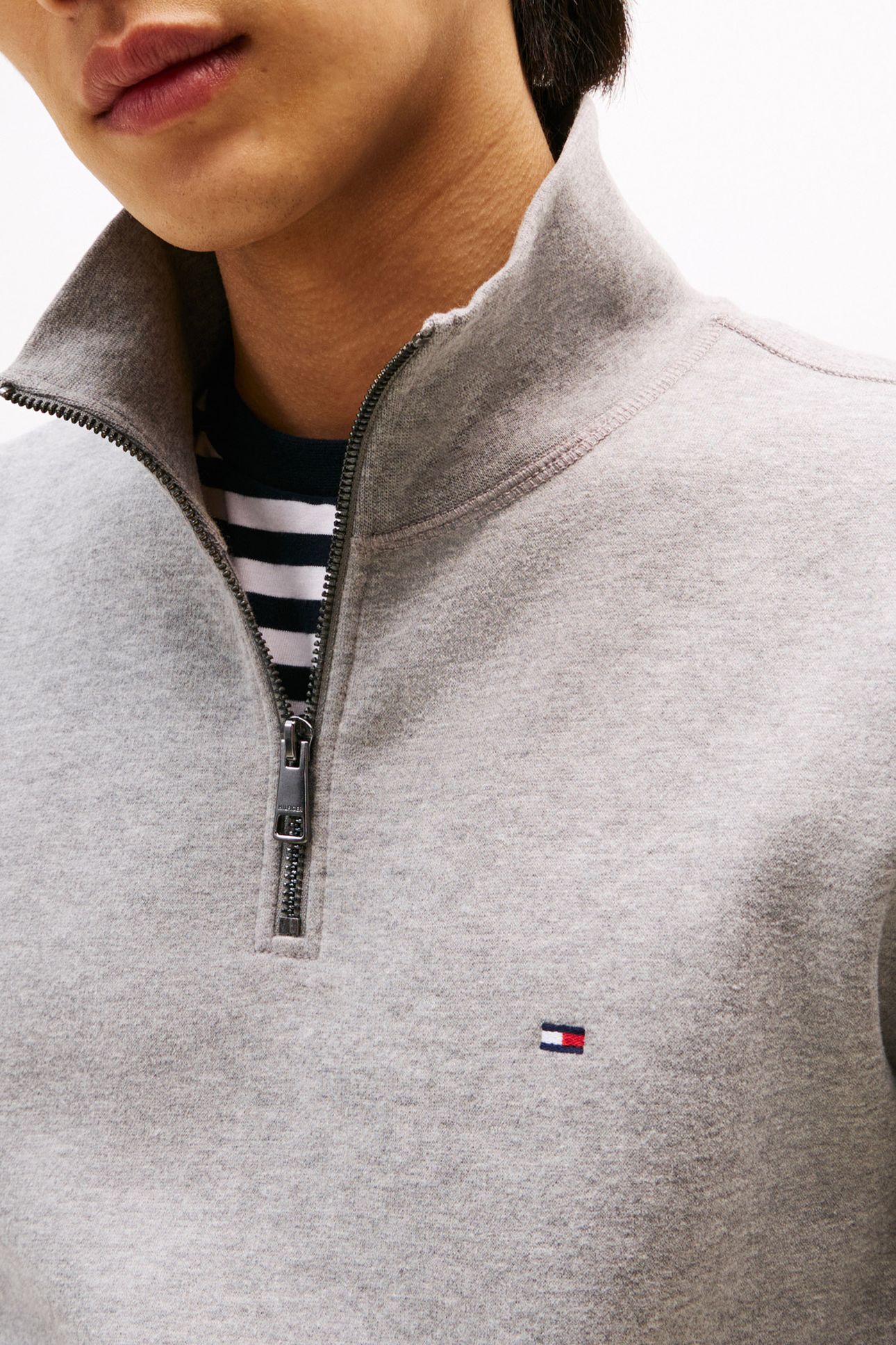 ESSENTIAL FLEECE 1/4 ZIP MEDIUM GREY HEATHER 6