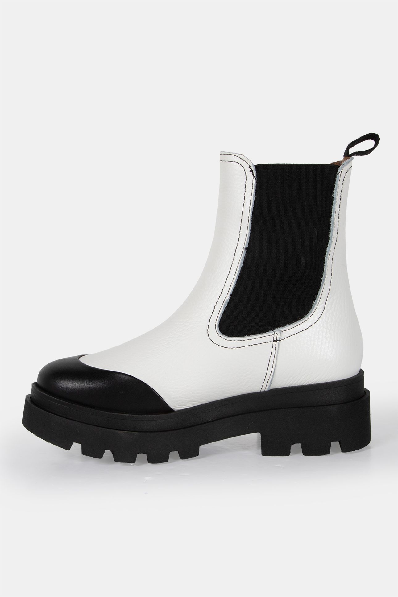 PRAAG WHITE / BLACK 2