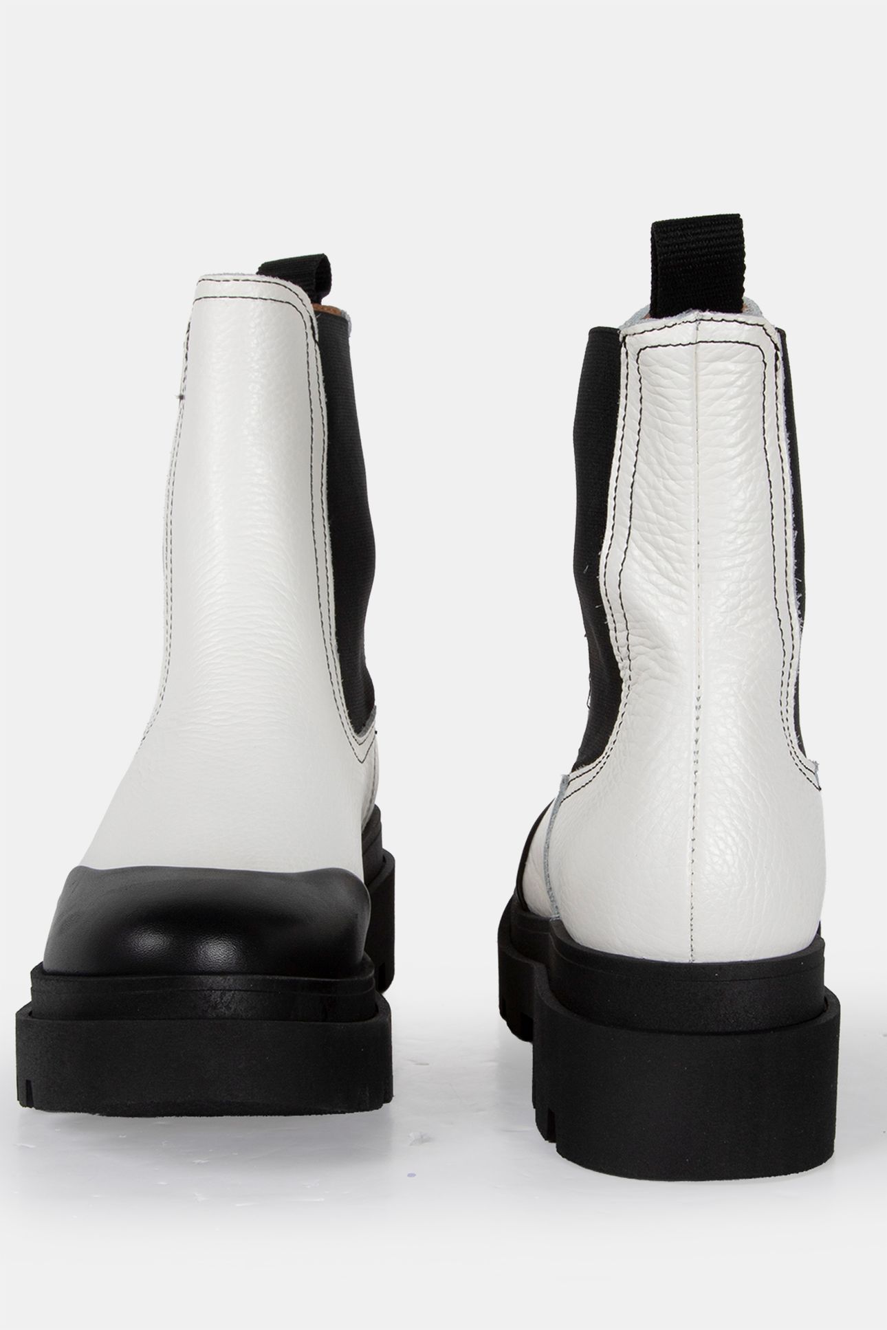 PRAAG WHITE / BLACK 3