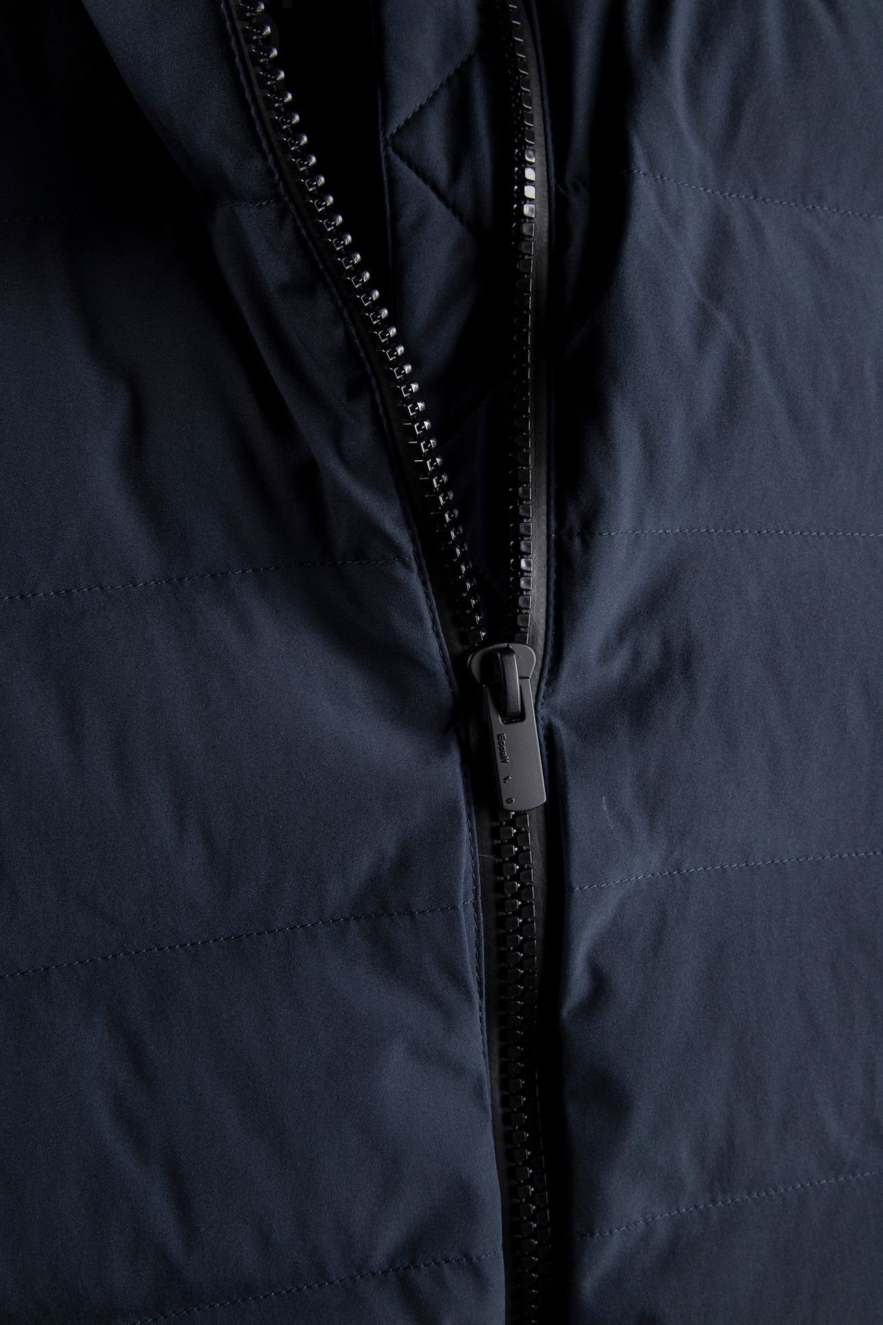 MOUNTAINALF VEST MIDNIGHT NAVY 3