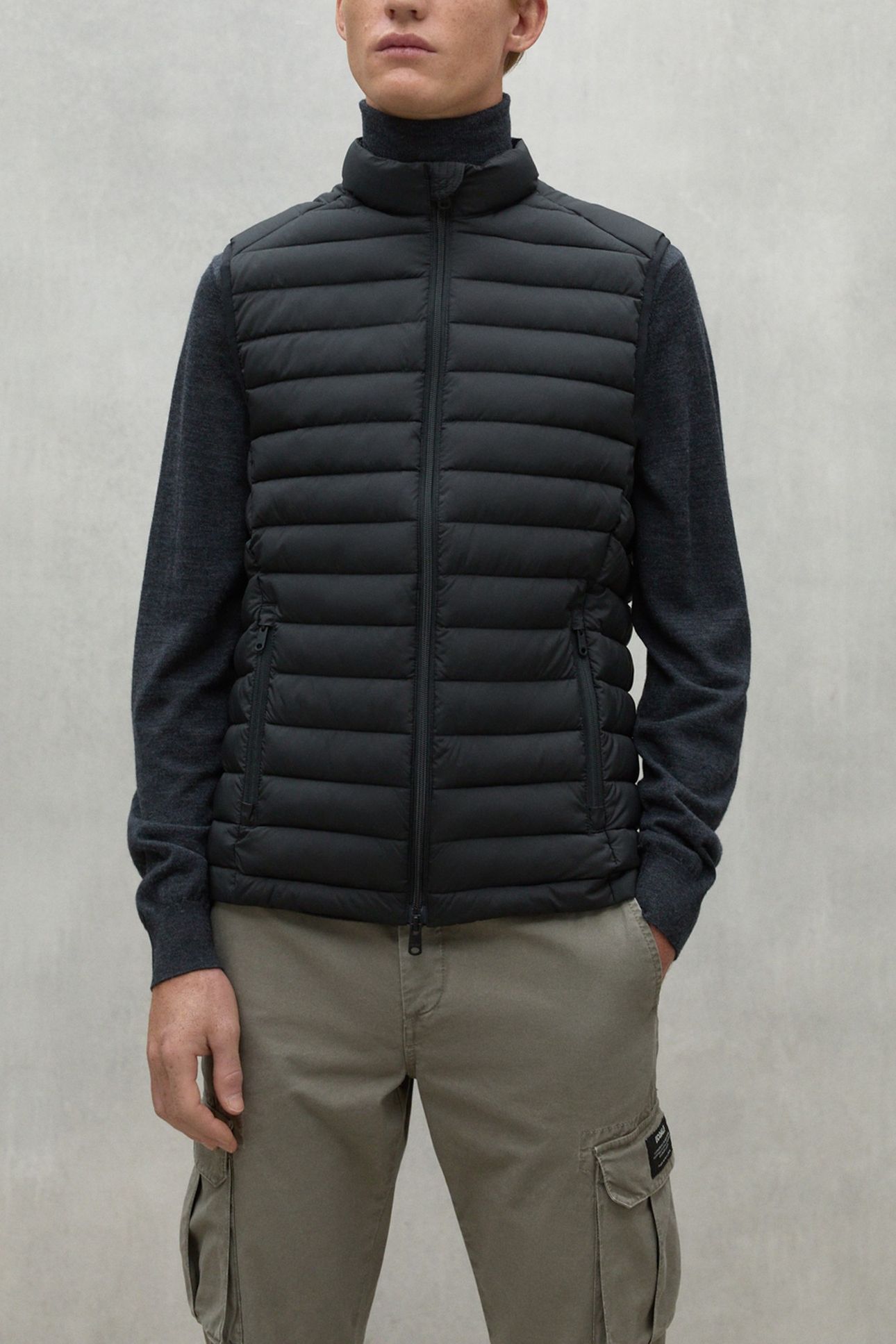 CARDIFFALF VEST BLACK 2
