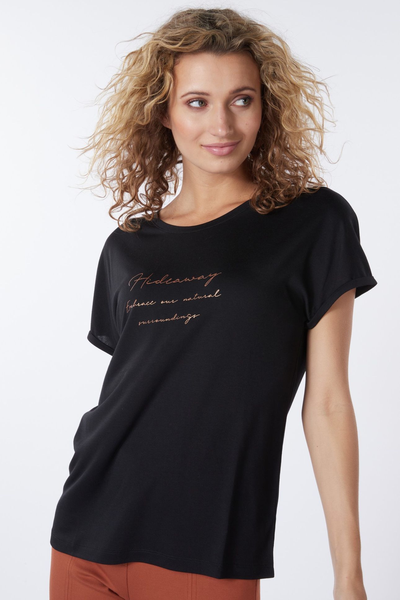 T-SHIRT MODAL PRINT "HIDEAWAY" BLACK 2
