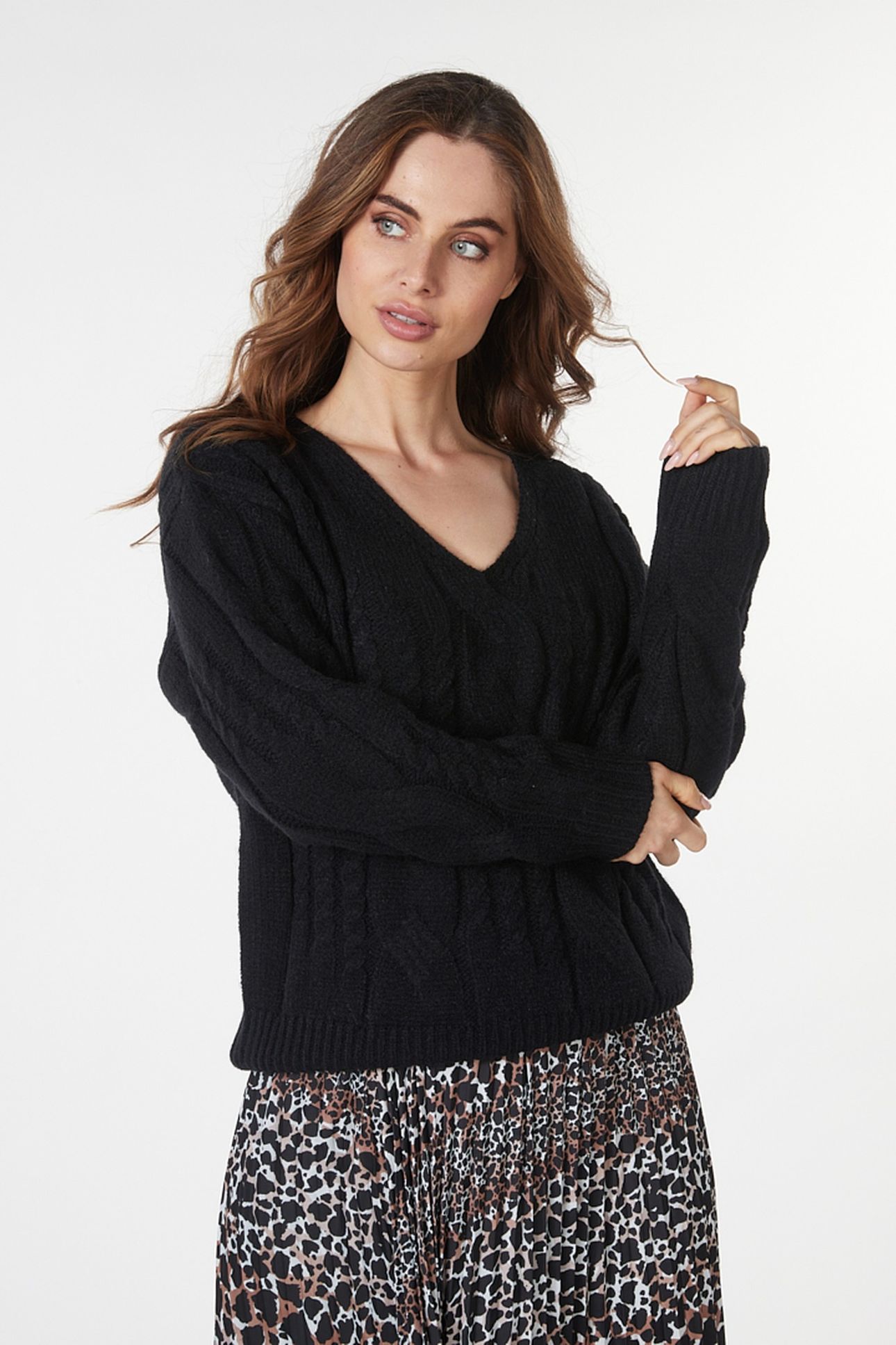 SWEATER CABLES V-NECK BLACK 1