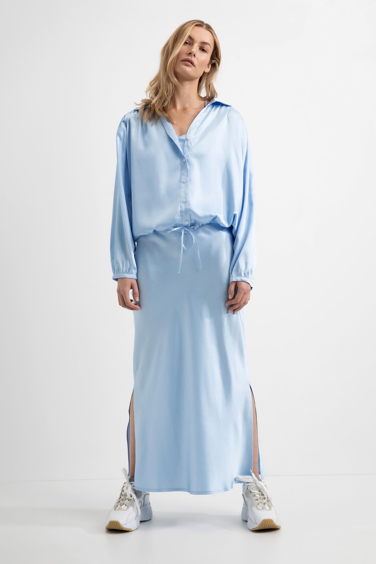 DEWI BLOUSE LIGHT BLUE 3
